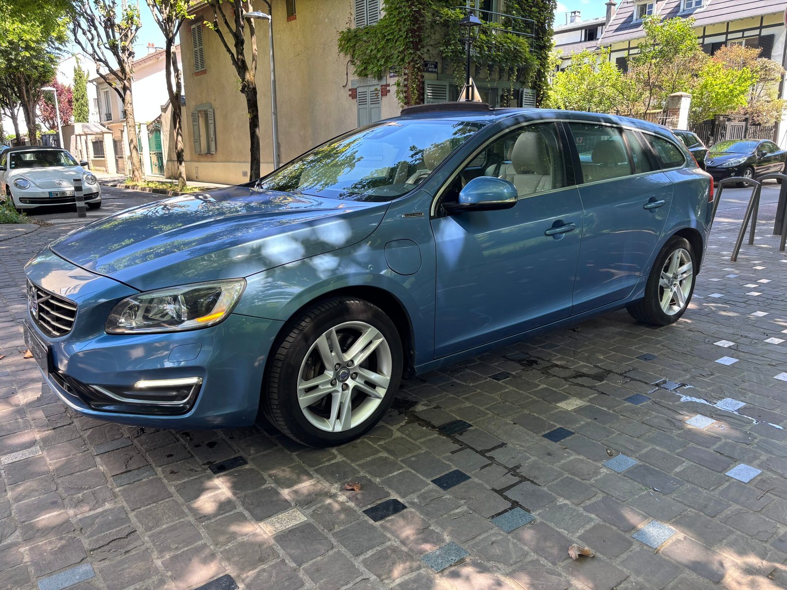 Volvo V60 Plug-in Hybrid D6 215 +70 ch AWD Geartronic A Xénium