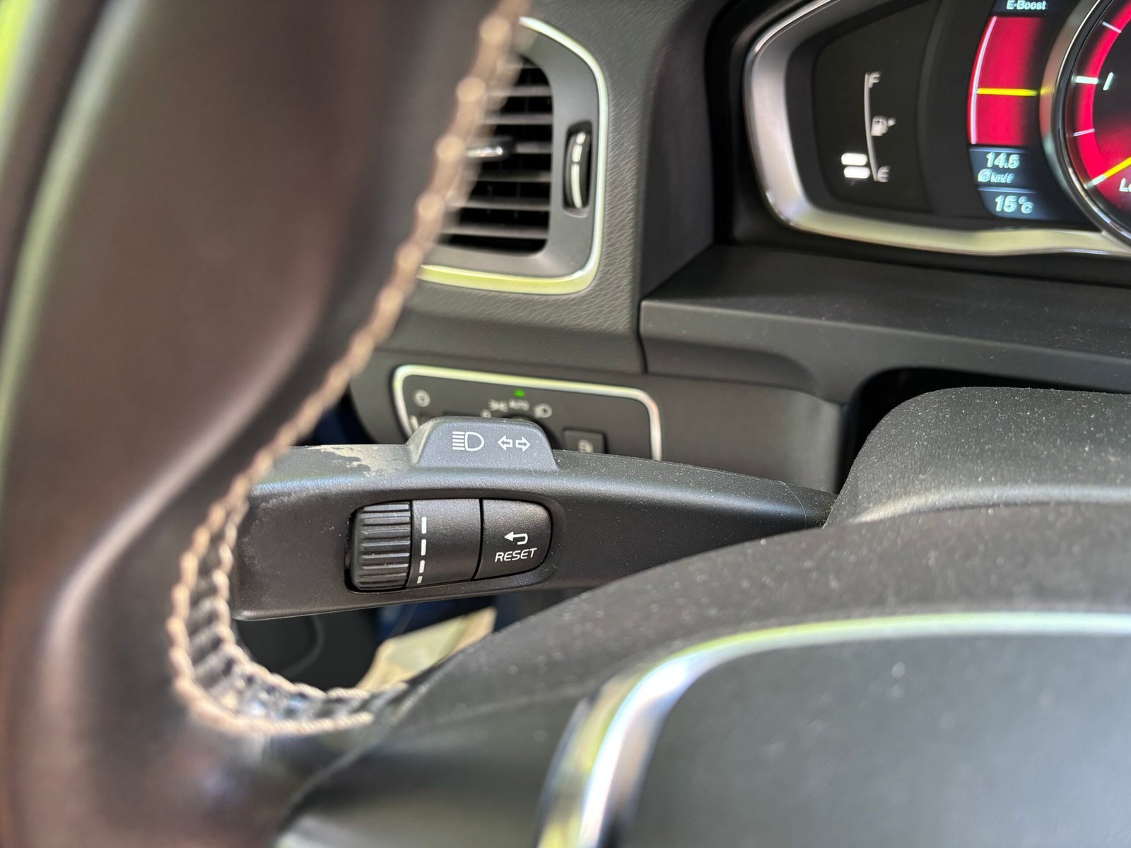 Volvo V60 Plug-in Hybrid D6 215 +70 ch AWD Xénium Geartronic A