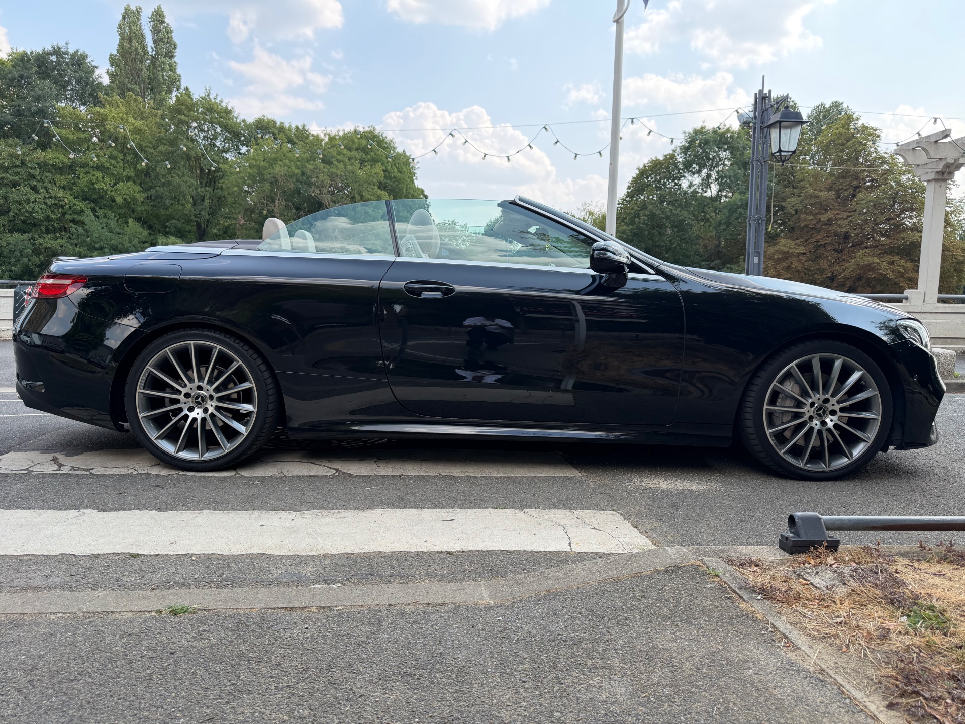 Mercedes-Benz Classe E Pack AMG Exécutive Cabriolet 300 2.0 i 16V 9G-TRONIC 245 cv Boîte auto