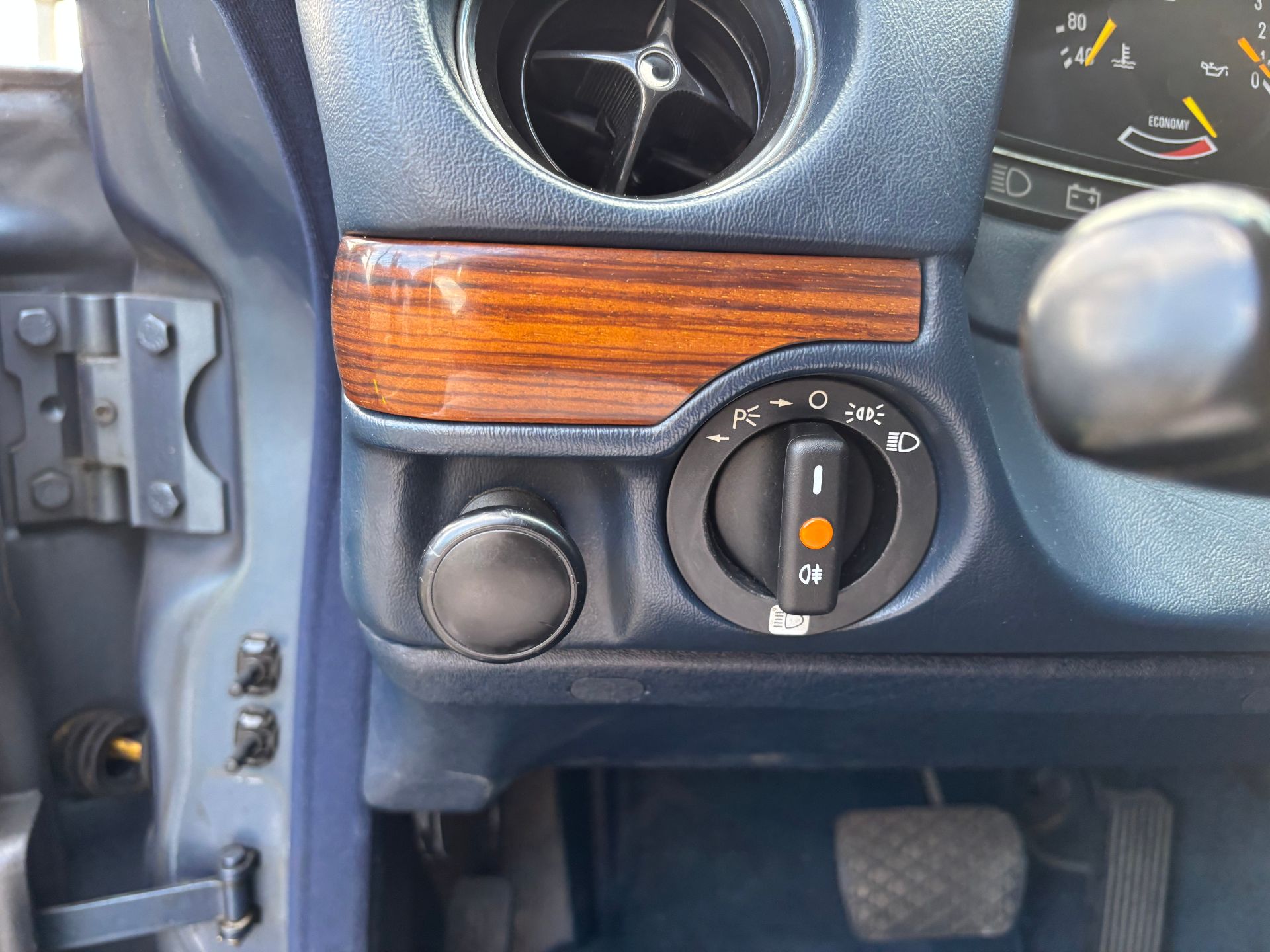 Mercedes-Benz W123 230E