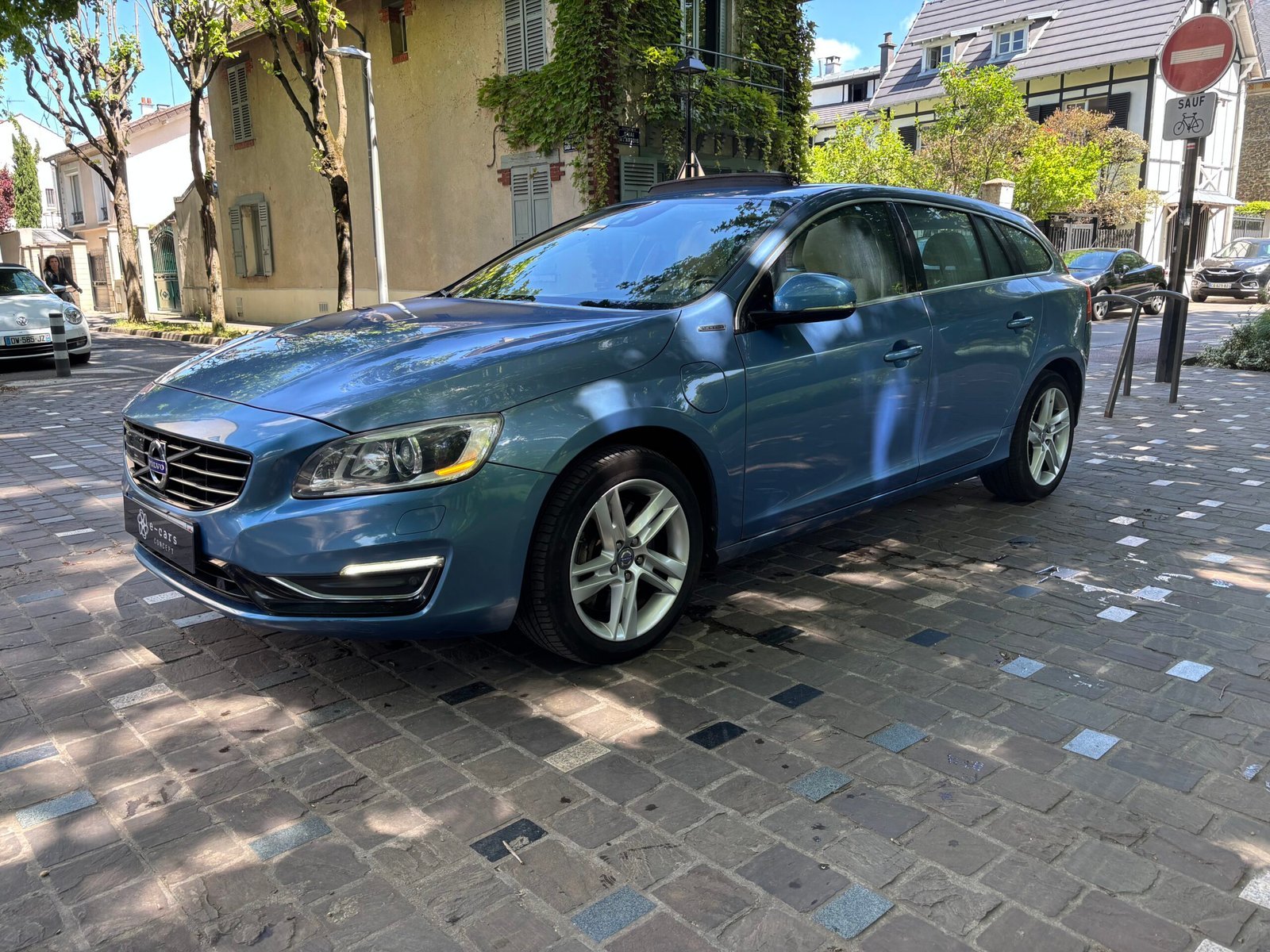 Volvo V60 Plug-in Hybrid D6 215 +70 ch AWD Xénium Geartronic A