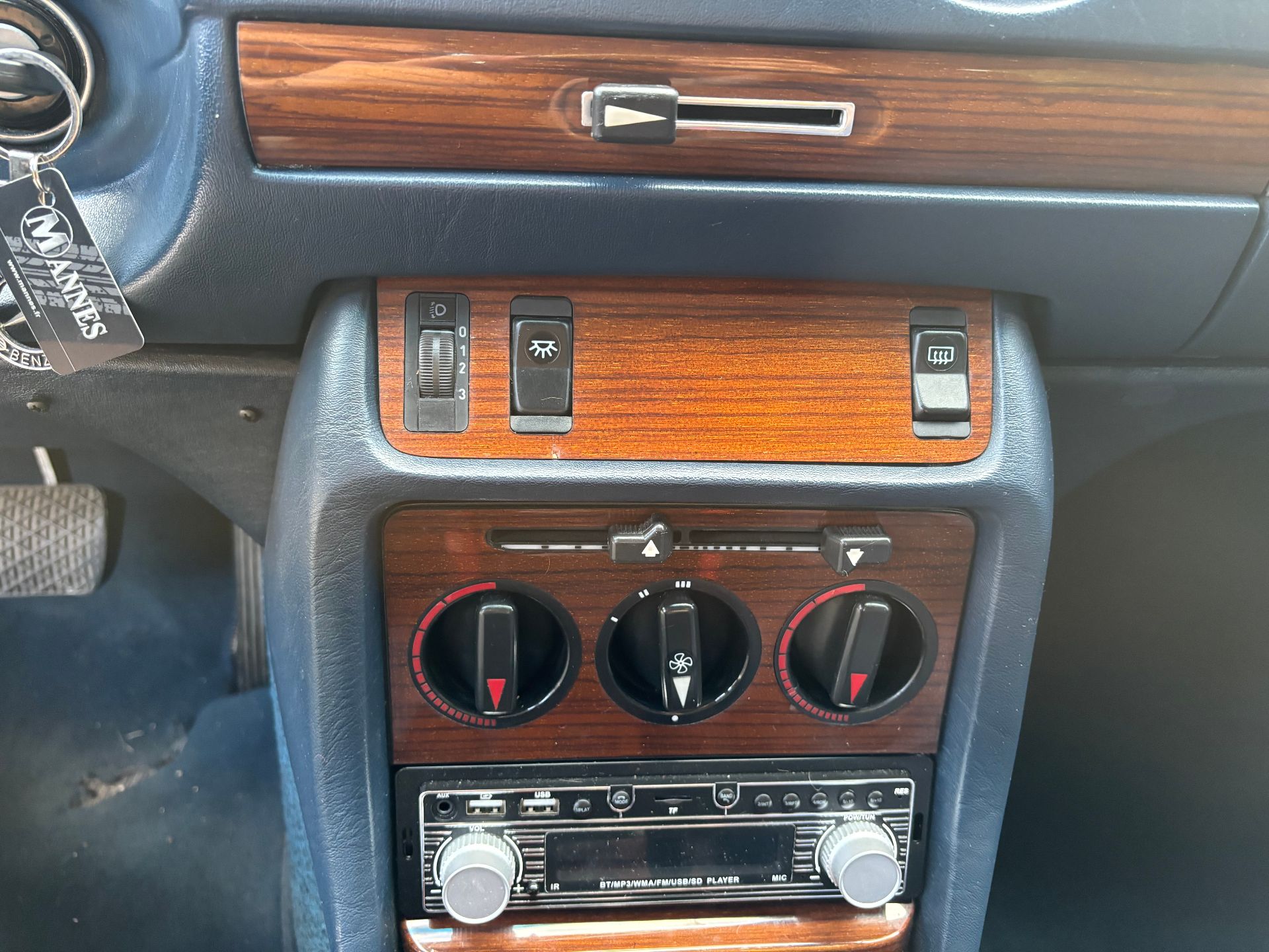 Mercedes-Benz W123 230E