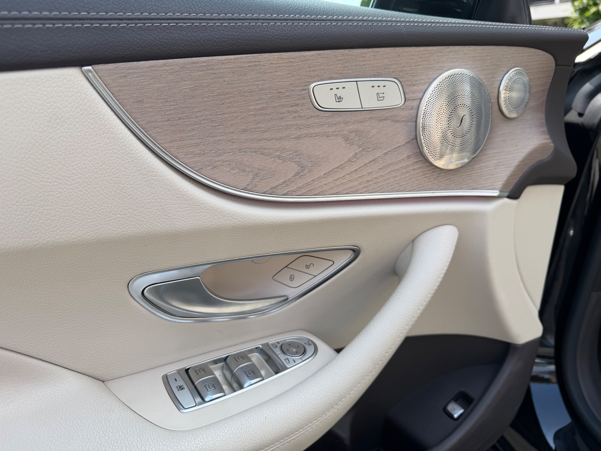 Mercedes-Benz Classe E Pack AMG Exécutive Cabriolet 300 2.0 i 16V 9G-TRONIC 245 cv Boîte auto