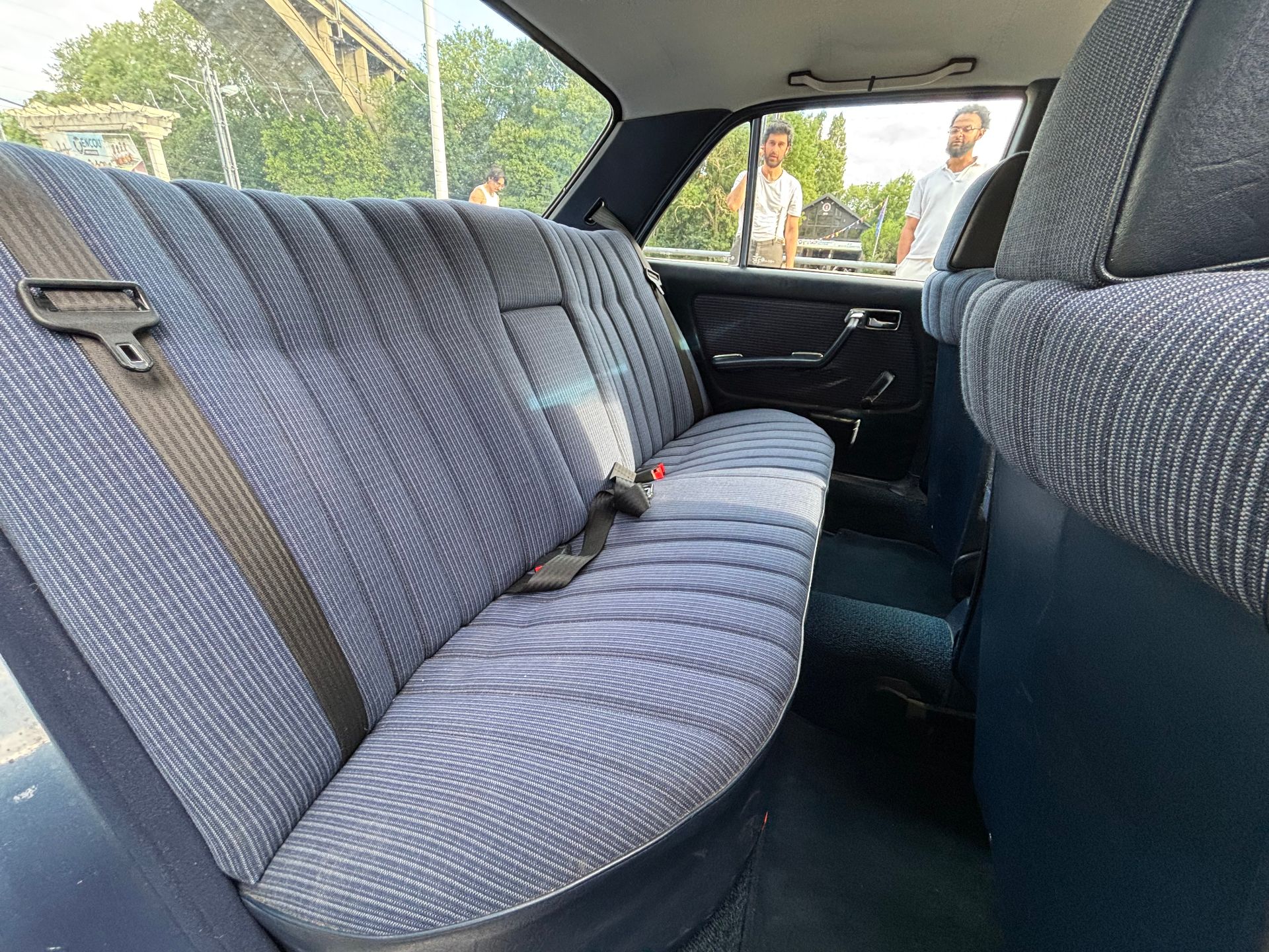 Mercedes-Benz W123 230E