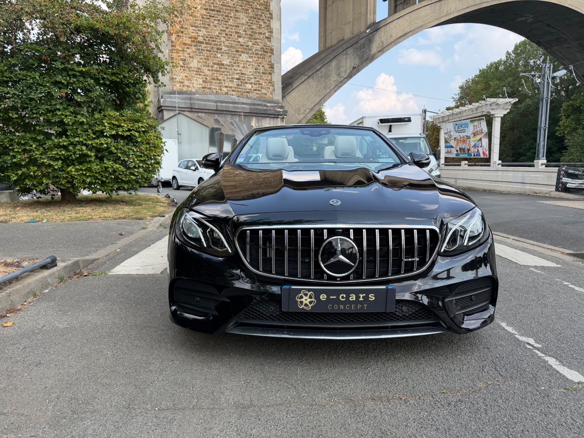 Mercedes-Benz Classe E Pack AMG Exécutive Cabriolet 300 2.0 i 16V 9G-TRONIC 245 cv Boîte auto