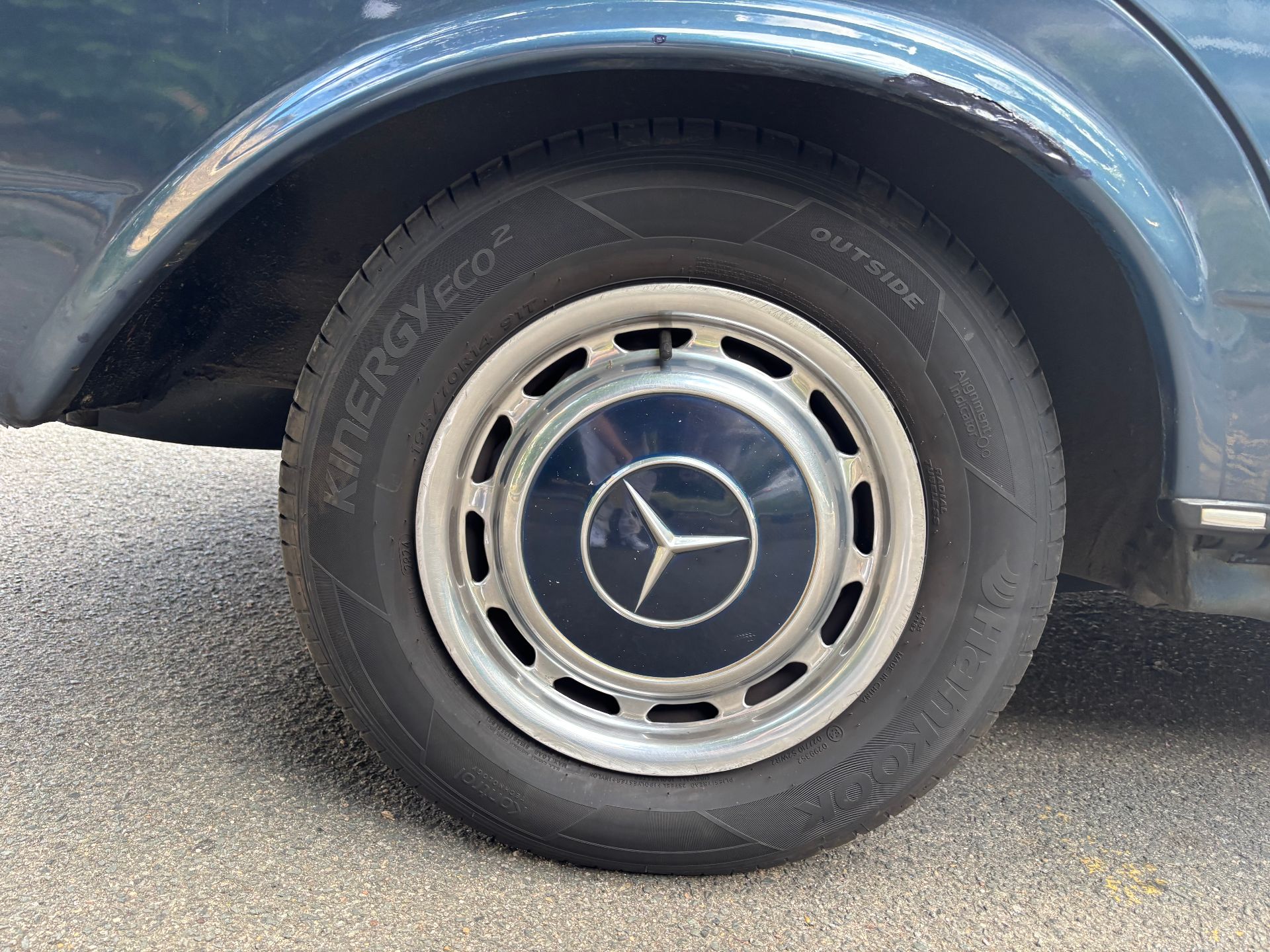 Mercedes-Benz W123 230E