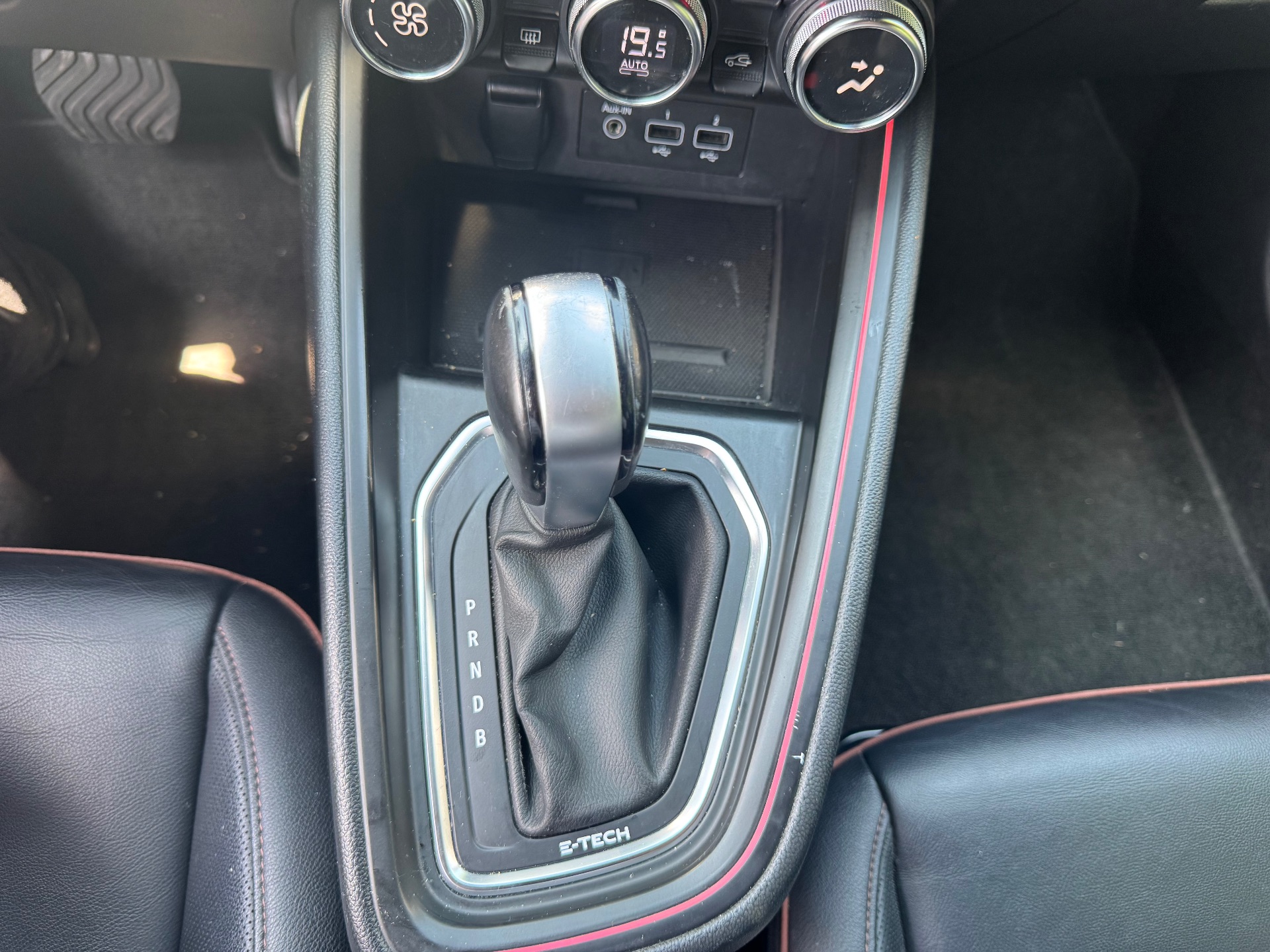 Renault Clio V 5 Portes E-TECH 1.6 i 16V GPF 140 Hybrid S&S 91 cv Boîte auto