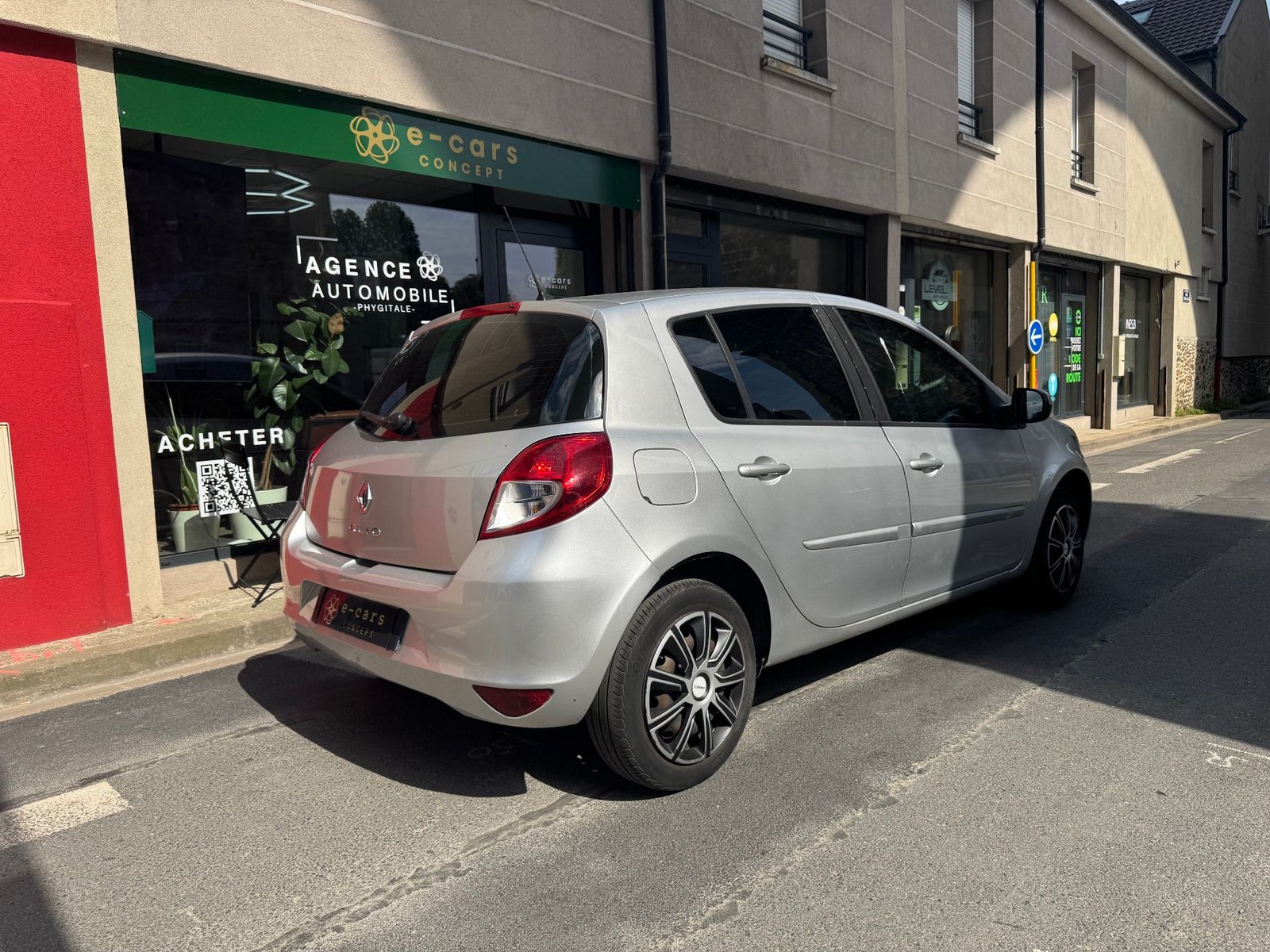 Renault Clio III 5 Portes Phase 2 1.2 i 16V eco2 75 cv