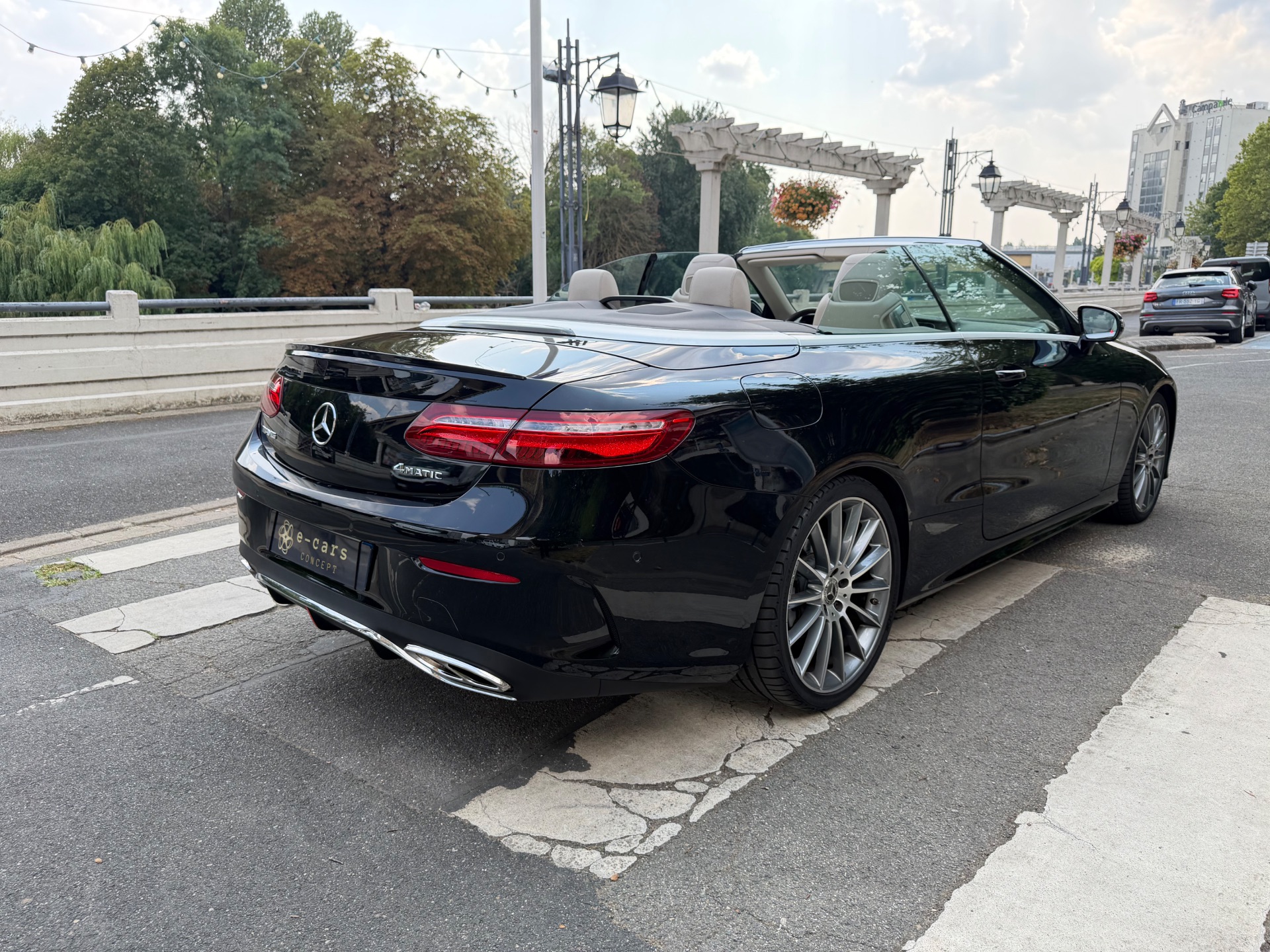 Mercedes-Benz Classe E Pack AMG Exécutive Cabriolet 300 2.0 i 16V 9G-TRONIC 245 cv Boîte auto