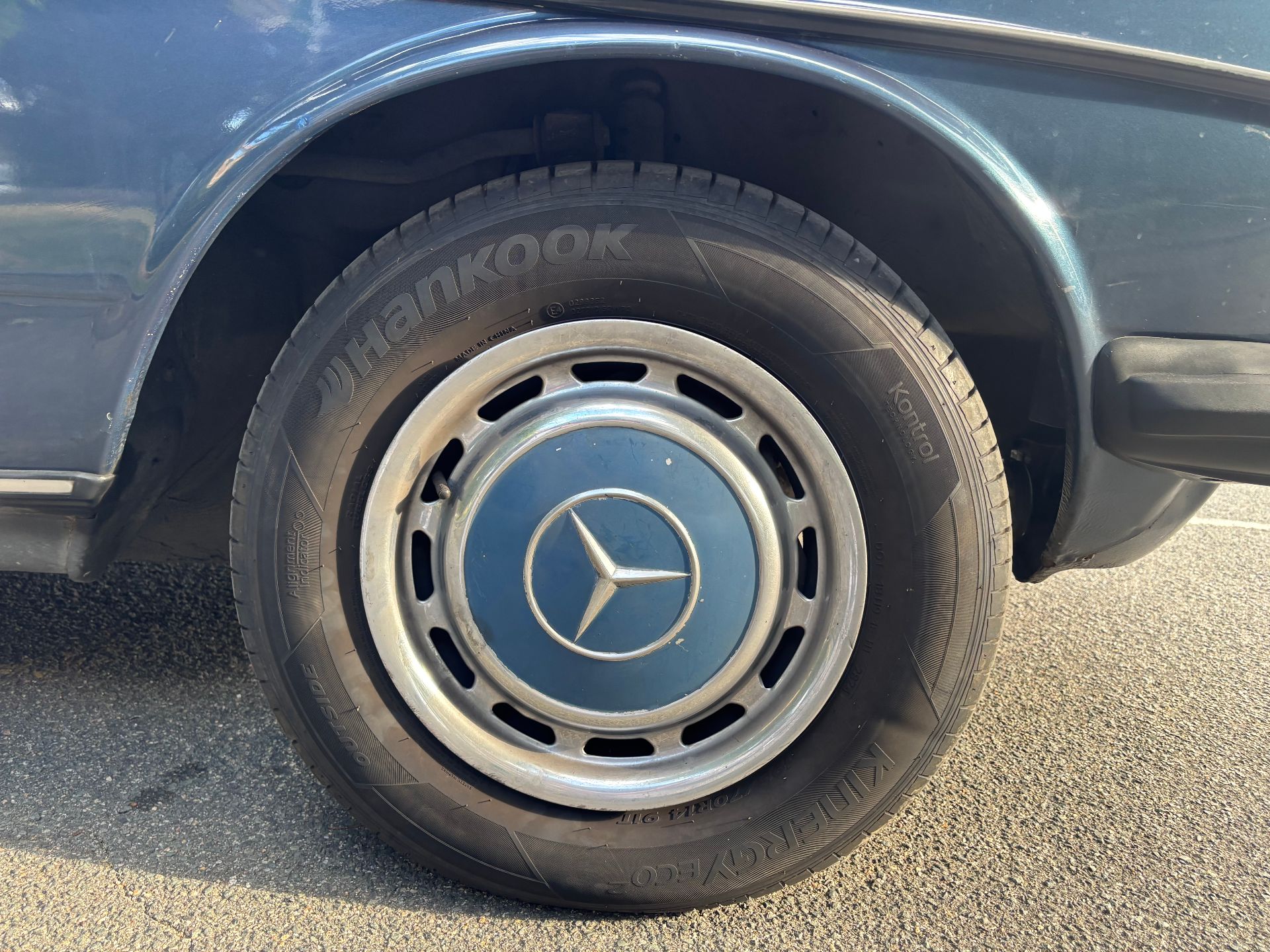 Mercedes-Benz W123 230E