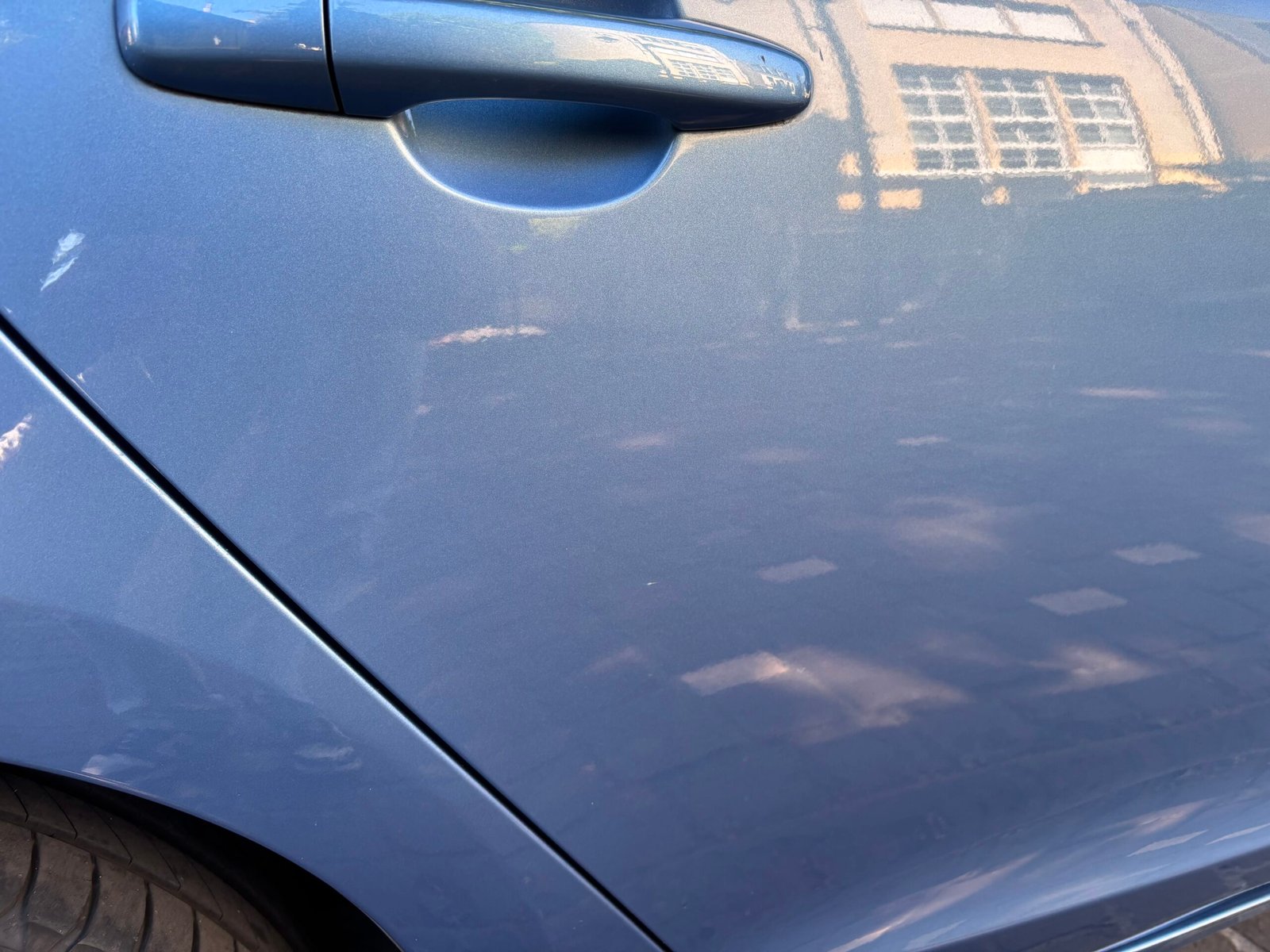 Volvo V60 Plug-in Hybrid D6 215 +70 ch AWD Geartronic A Xénium