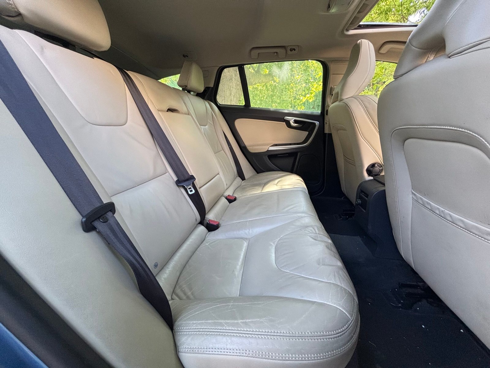 Volvo V60 Plug-in Hybrid D6 215 +70 ch AWD Xénium Geartronic A