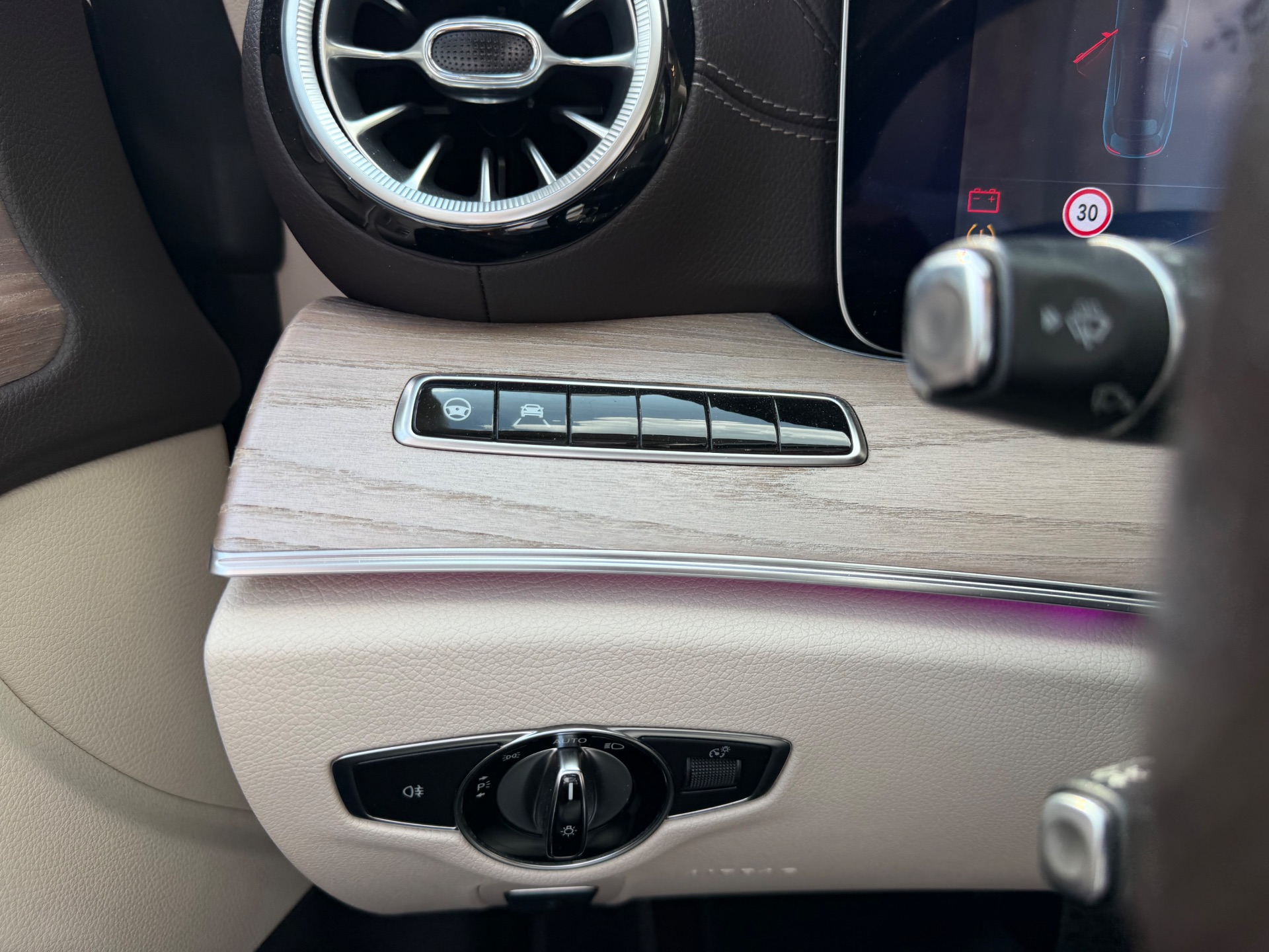 Mercedes-Benz Classe E Pack AMG Exécutive Cabriolet 300 2.0 i 16V 9G-TRONIC 245 cv Boîte auto