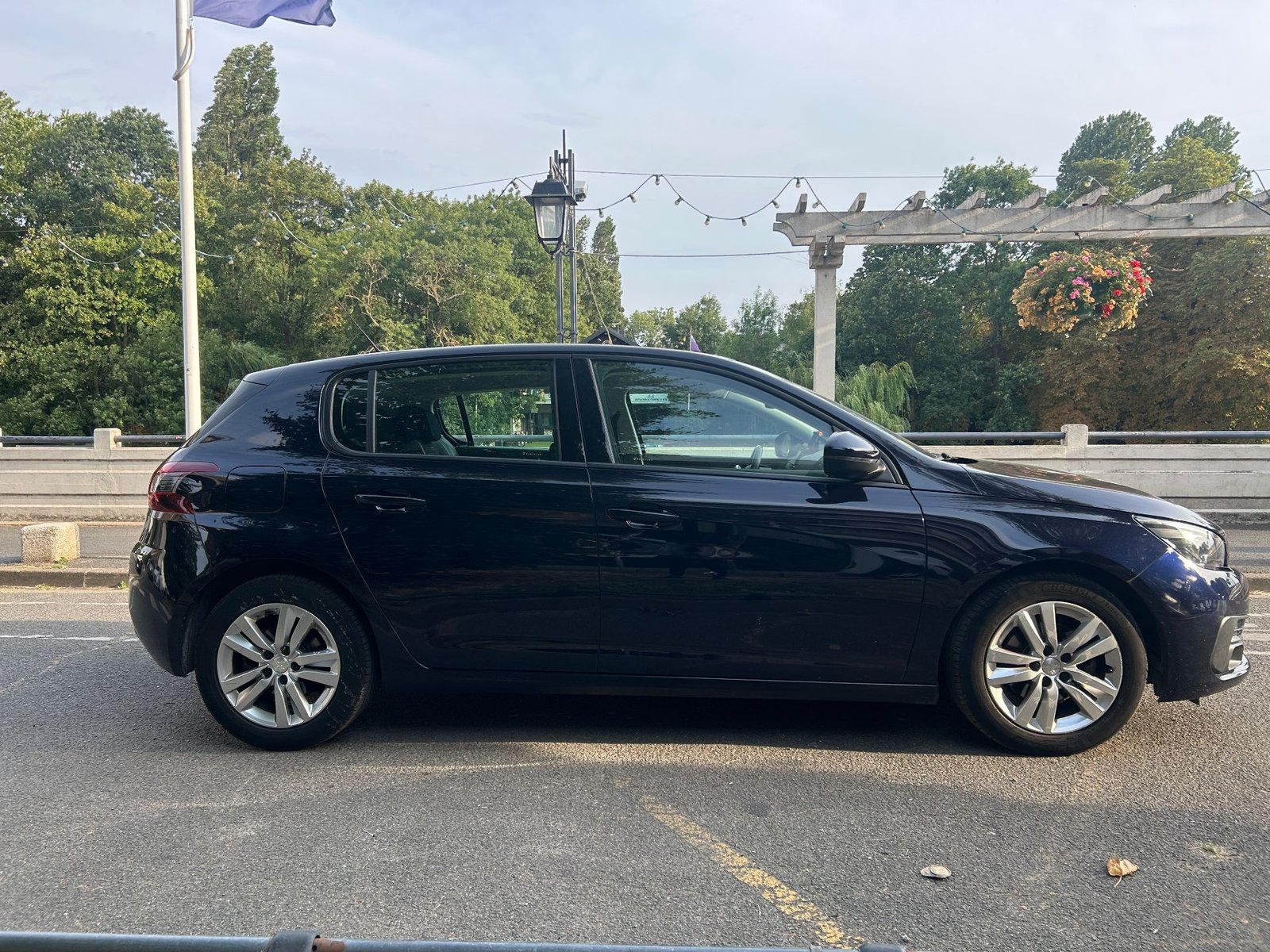 Peugeot 308 Phase II 1.5 BlueHDi 16V EAT8 S&S 130 cv Boîte auto