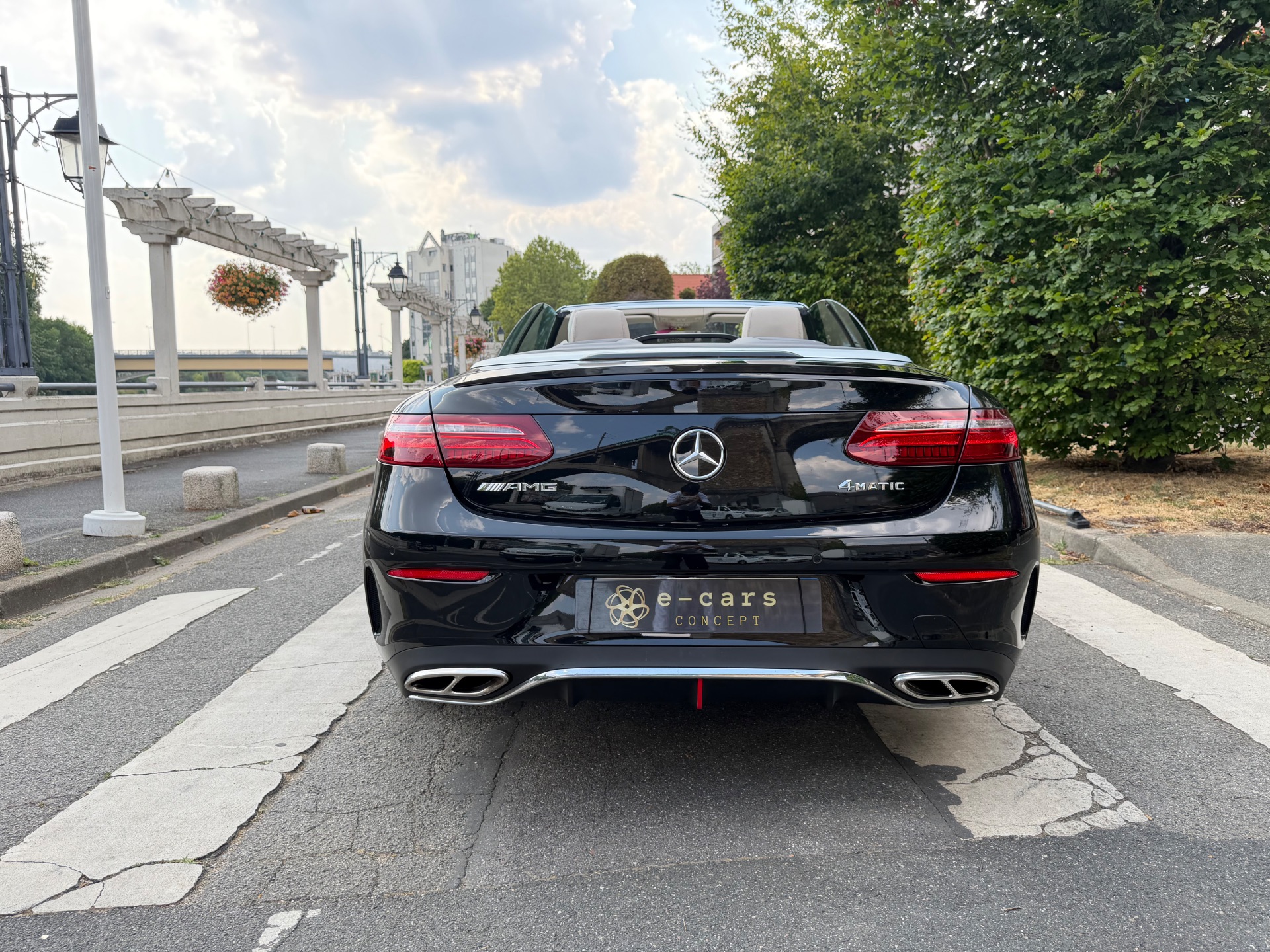 Mercedes-Benz Classe E Pack AMG Exécutive Cabriolet 300 2.0 i 16V 9G-TRONIC 245 cv Boîte auto