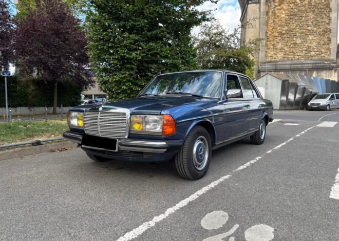Mercedes-Benz W123 230E