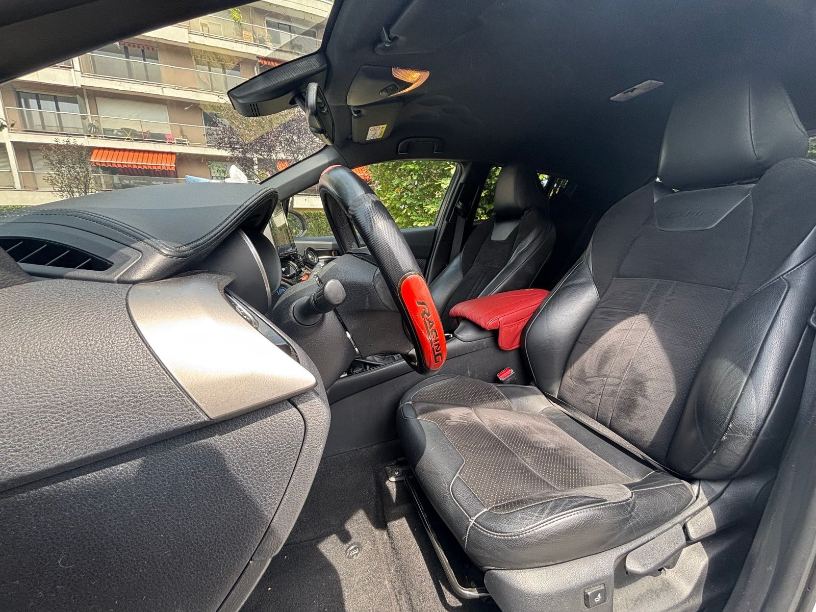 Toyota C-HR 1.8 VVT-i 16V 122ch HSD Hybrid 2WD CVT Boîte auto