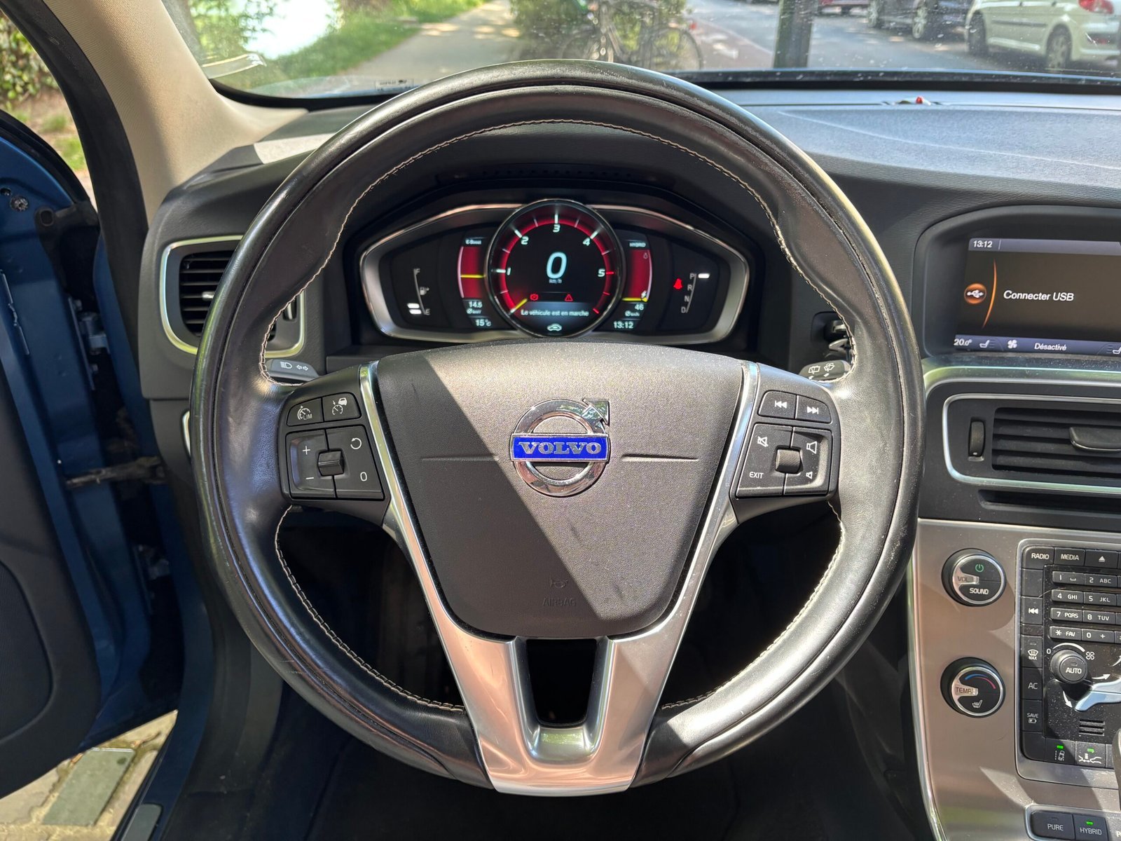 Volvo V60 Plug-in Hybrid D6 215 +70 ch AWD Xénium Geartronic A
