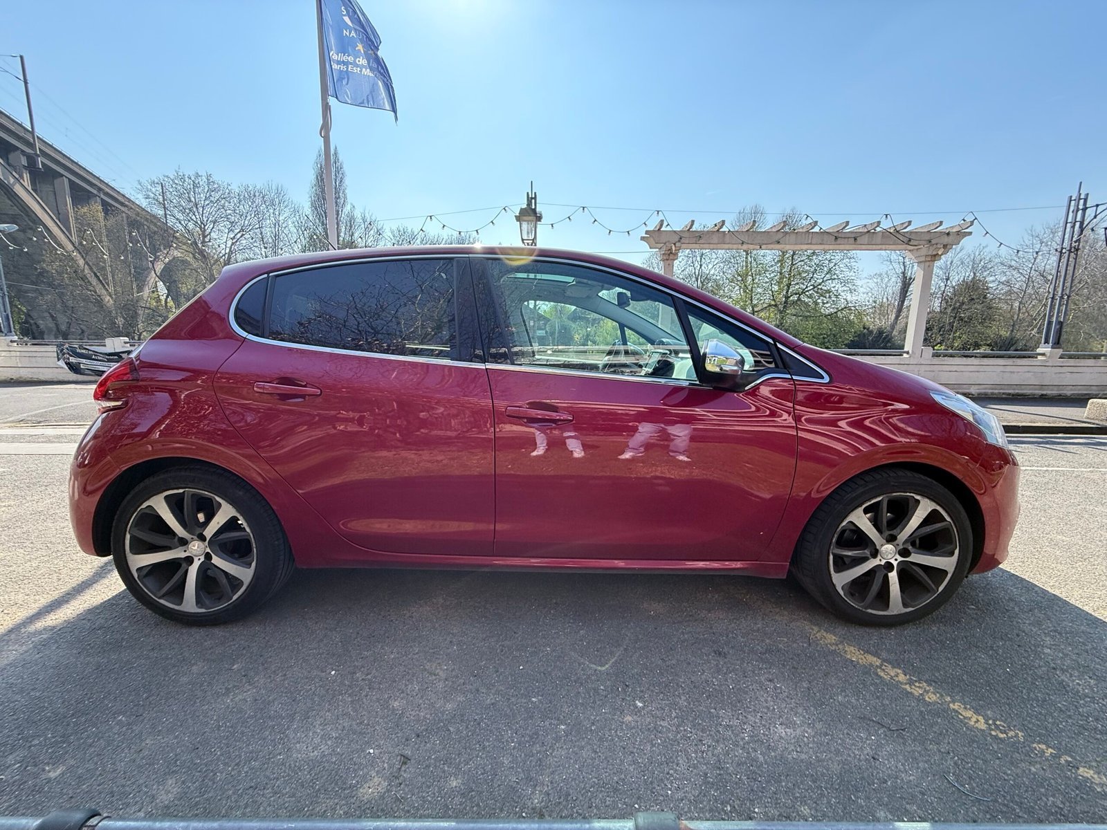 Peugeot 208 Féline 1.2 Essence 110 Automatique