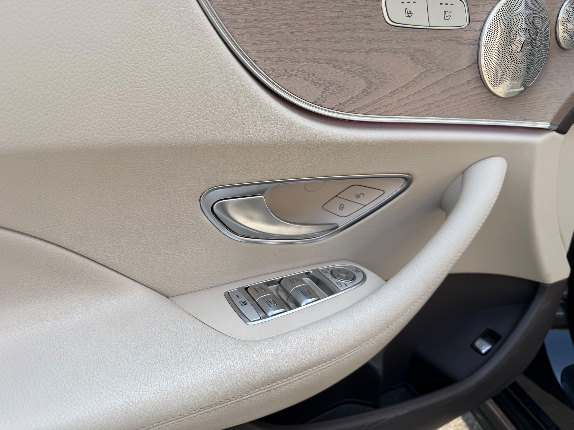 Mercedes-Benz Classe E Pack AMG Exécutive Cabriolet 300 2.0 i 16V 9G-TRONIC 245 cv Boîte auto