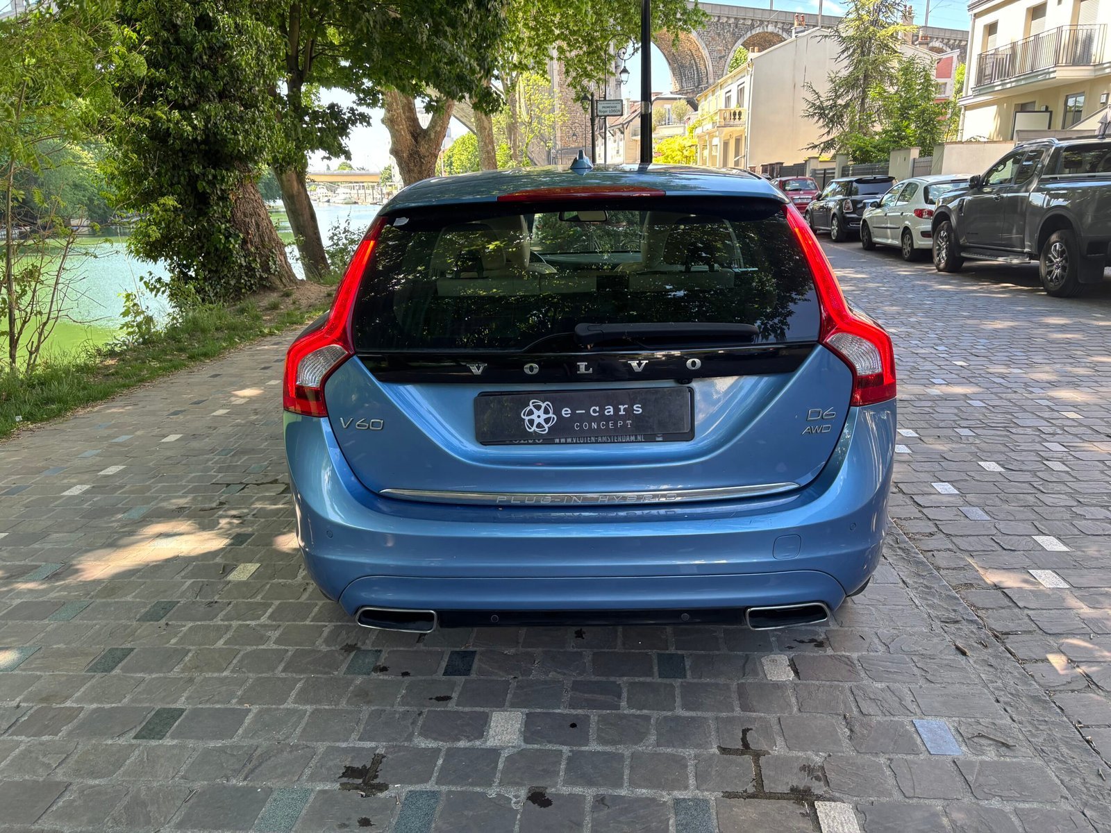 Volvo V60 Plug-in Hybrid D6 215 +70 ch AWD Xénium Geartronic A
