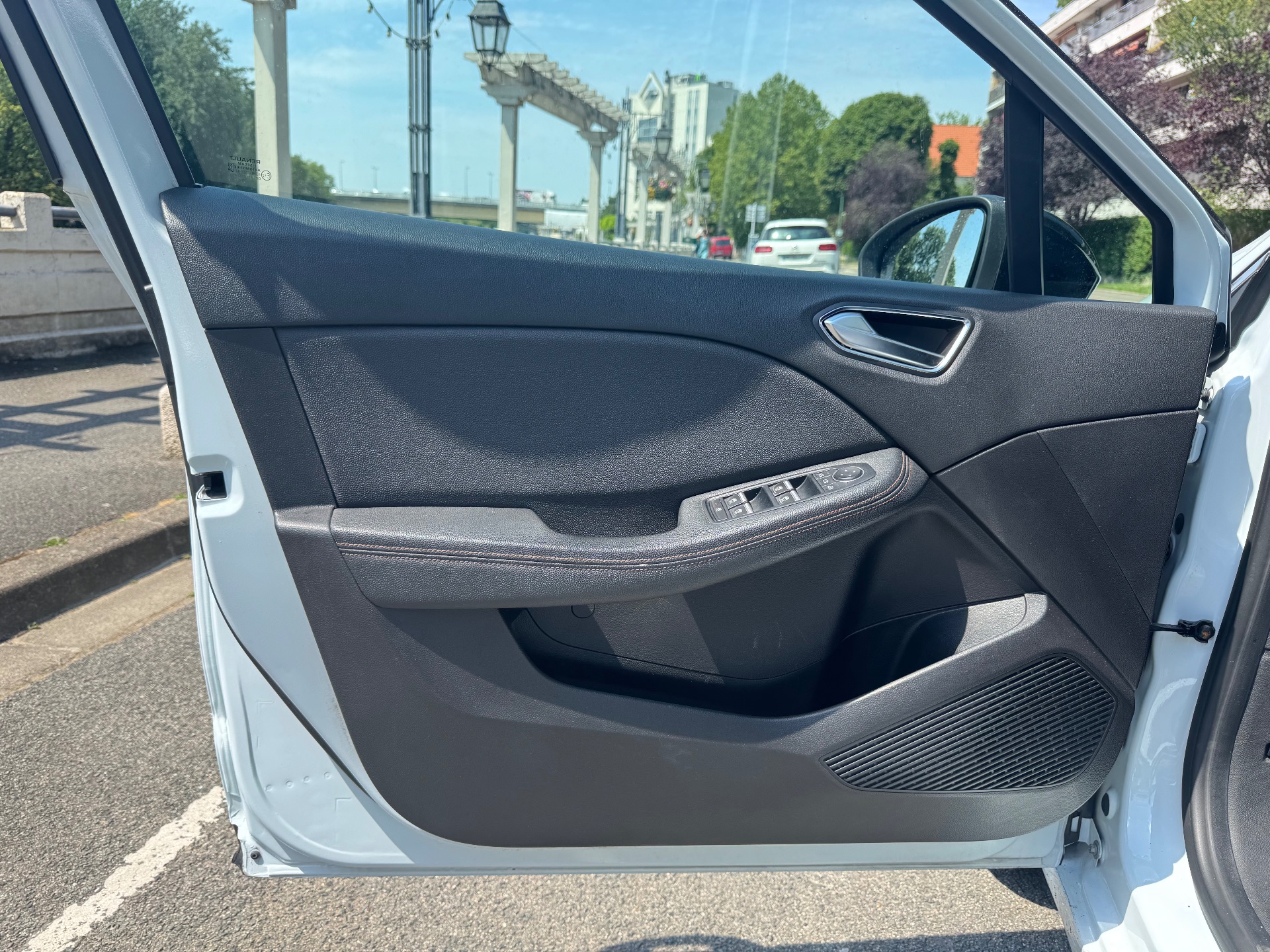 Renault Clio V 5 Portes E-TECH 1.6 i 16V GPF 140 Hybrid S&S 91 cv Boîte auto