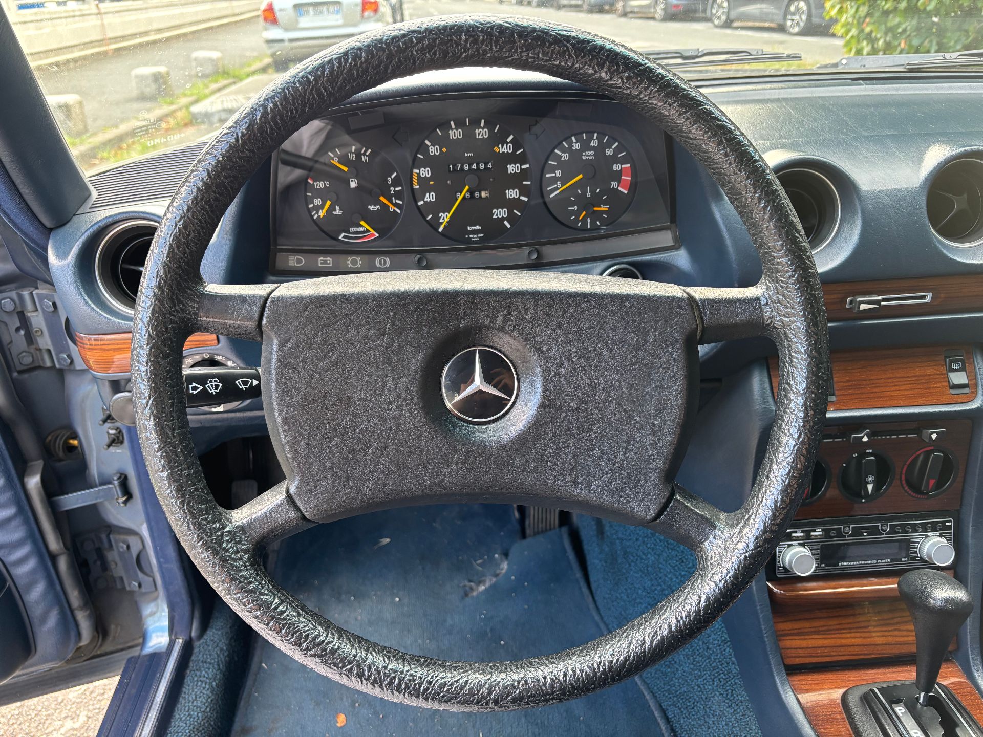 Mercedes-Benz W123 230E