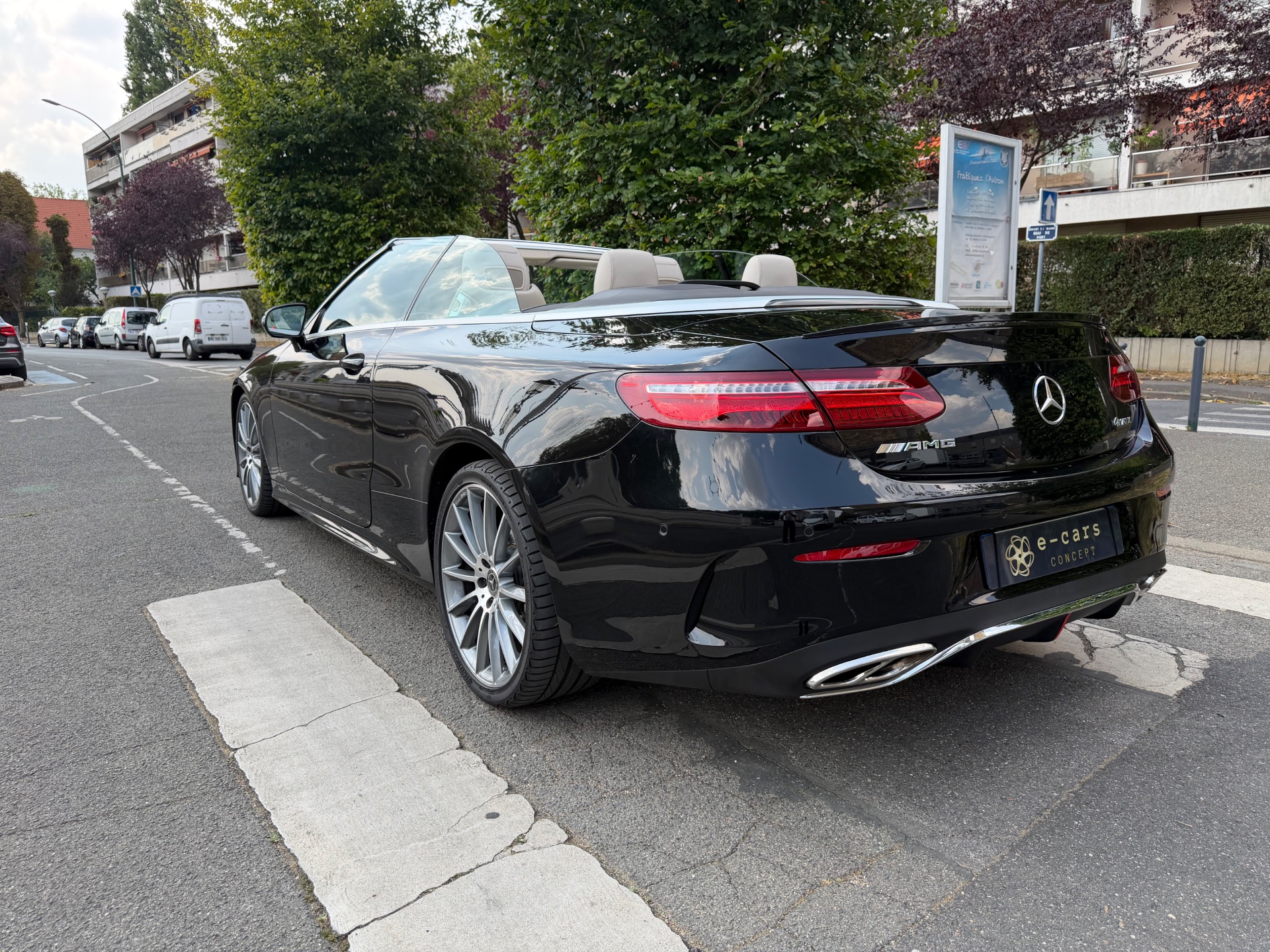 Mercedes-Benz Classe E Pack AMG Exécutive Cabriolet 300 2.0 i 16V 9G-TRONIC 245 cv Boîte auto