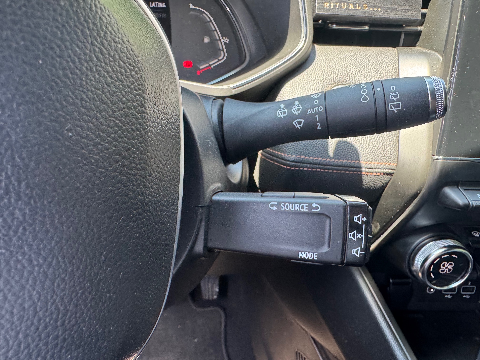 Renault Clio V 5 Portes E-TECH 1.6 i 16V GPF 140 Hybrid S&S 91 cv Boîte auto