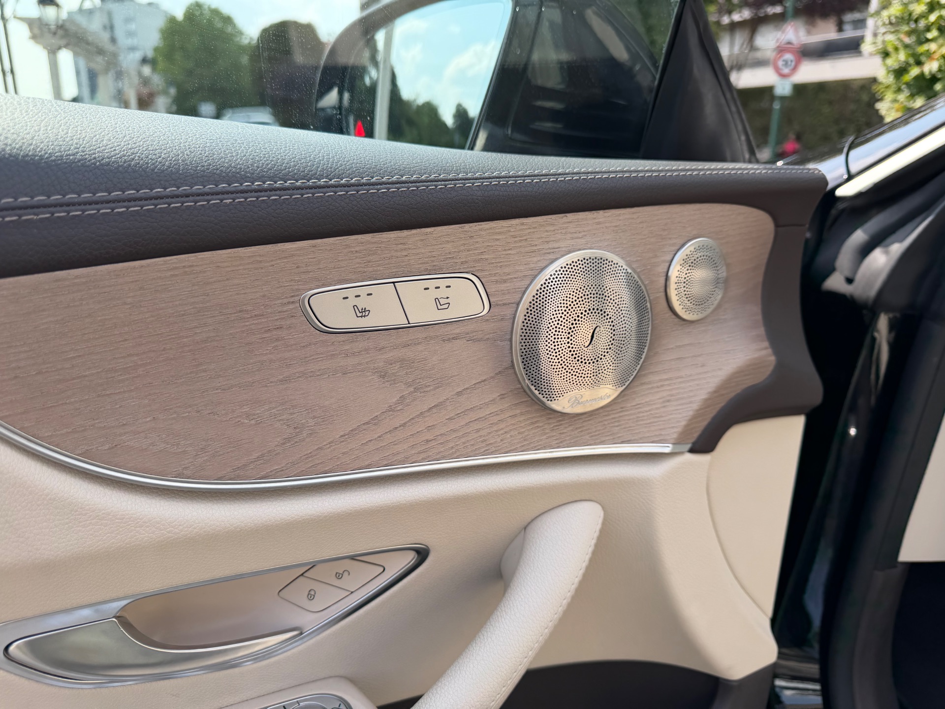 Mercedes-Benz Classe E Pack AMG Exécutive Cabriolet 300 2.0 i 16V 9G-TRONIC 245 cv Boîte auto