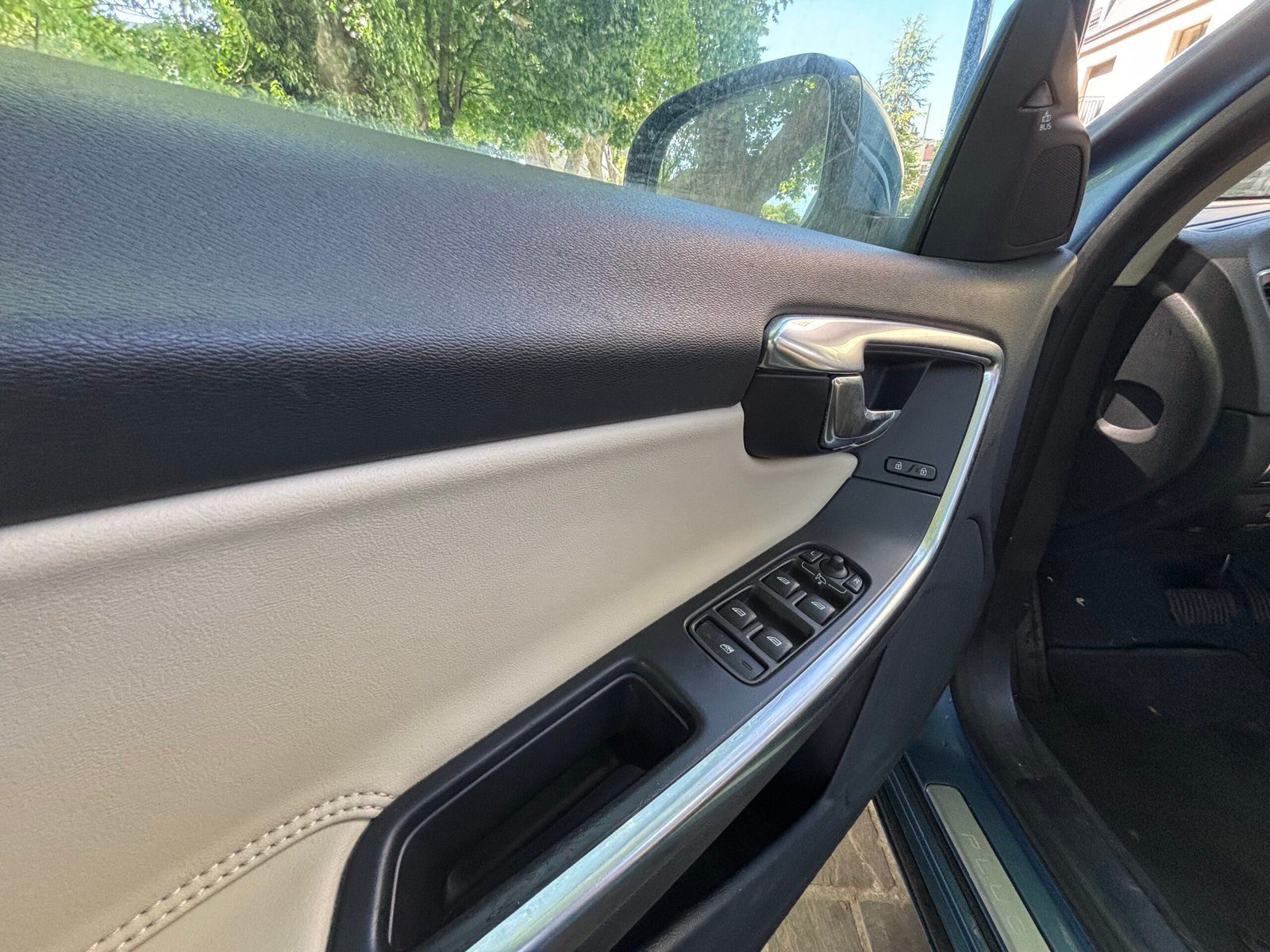 Volvo V60 Plug-in Hybrid D6 215 +70 ch AWD Xénium Geartronic A