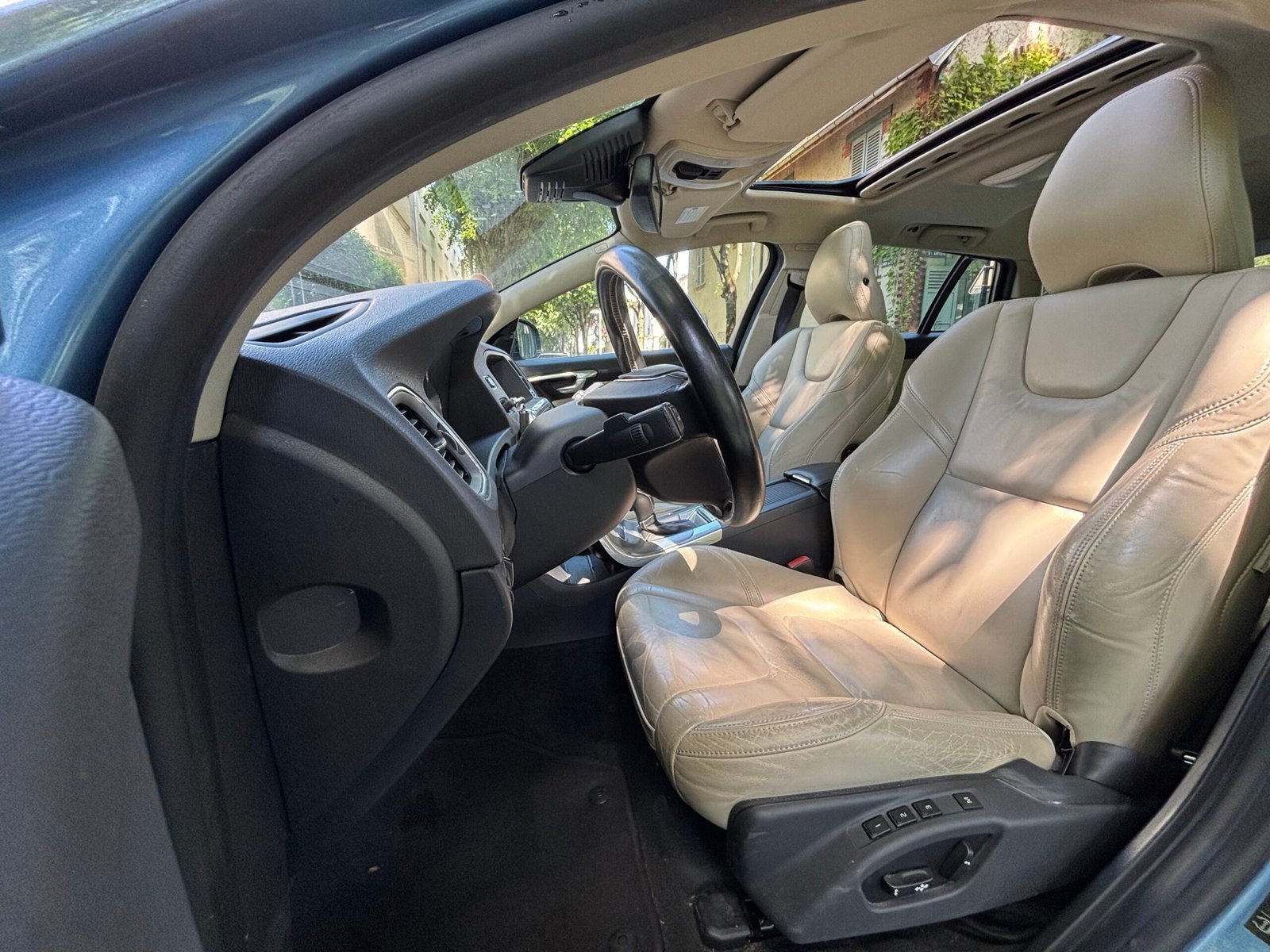 Volvo V60 Plug-in Hybrid D6 215 +70 ch AWD Xénium Geartronic A