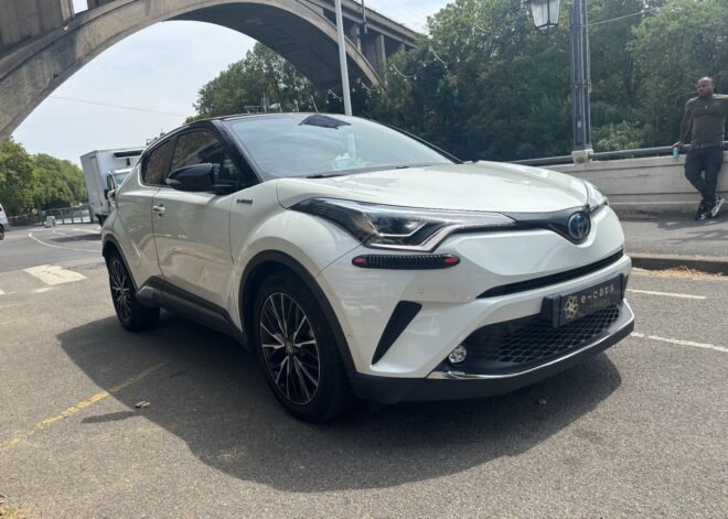 Toyota C-HR 1.8 VVT-i 16V 122ch HSD Hybrid 2WD CVT Boîte auto