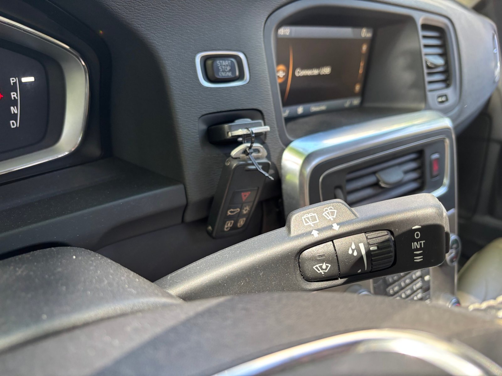 Volvo V60 Plug-in Hybrid D6 215 +70 ch AWD Xénium Geartronic A