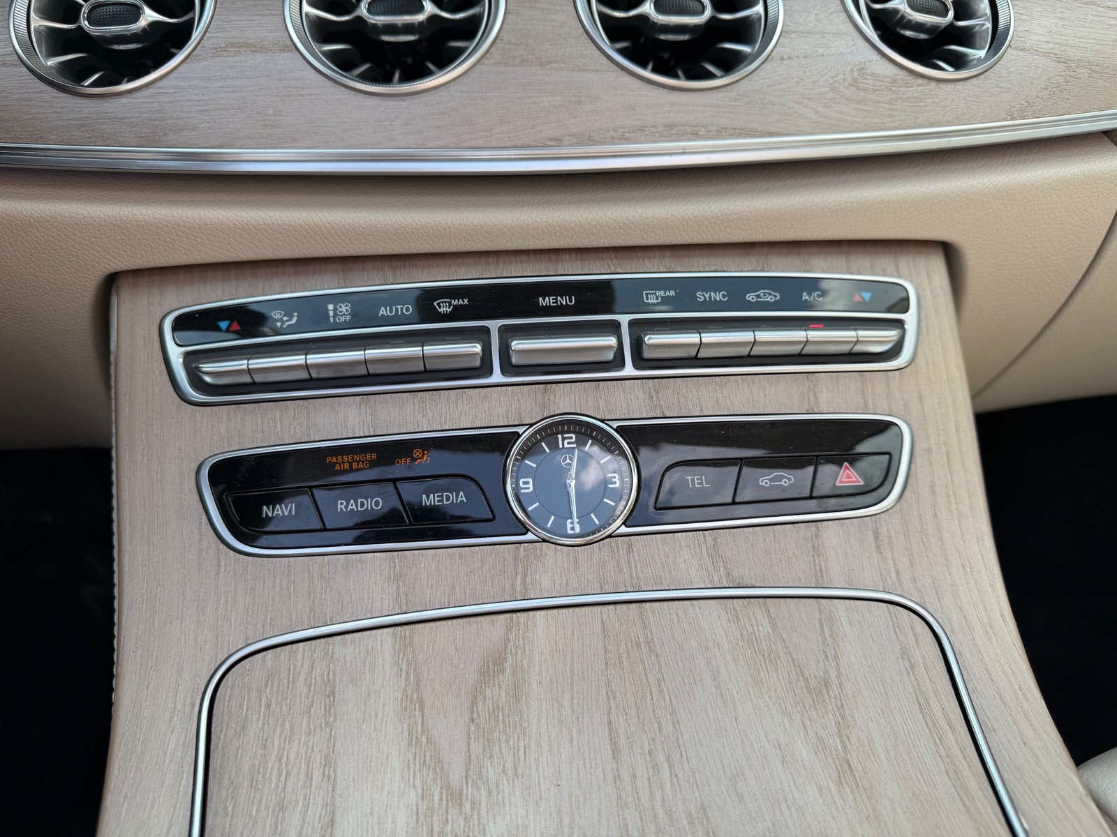 Mercedes-Benz Classe E Pack AMG Exécutive Cabriolet 300 2.0 i 16V 9G-TRONIC 245 cv Boîte auto