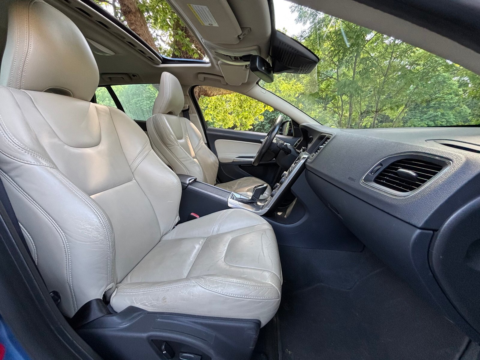 Volvo V60 Plug-in Hybrid D6 215 +70 ch AWD Xénium Geartronic A