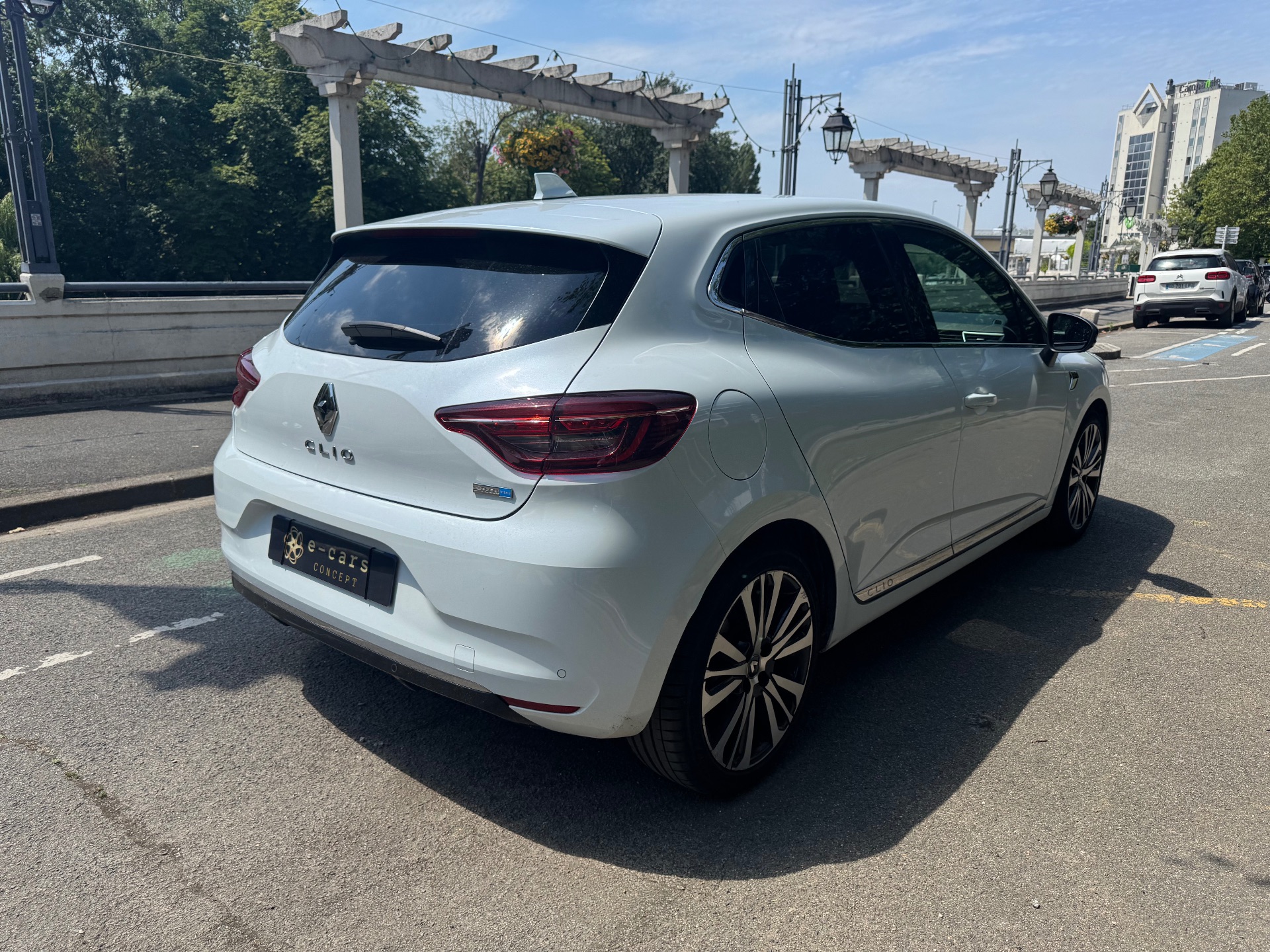 Renault Clio V 5 Portes E-TECH 1.6 i 16V GPF 140 Hybrid S&S 91 cv Boîte auto