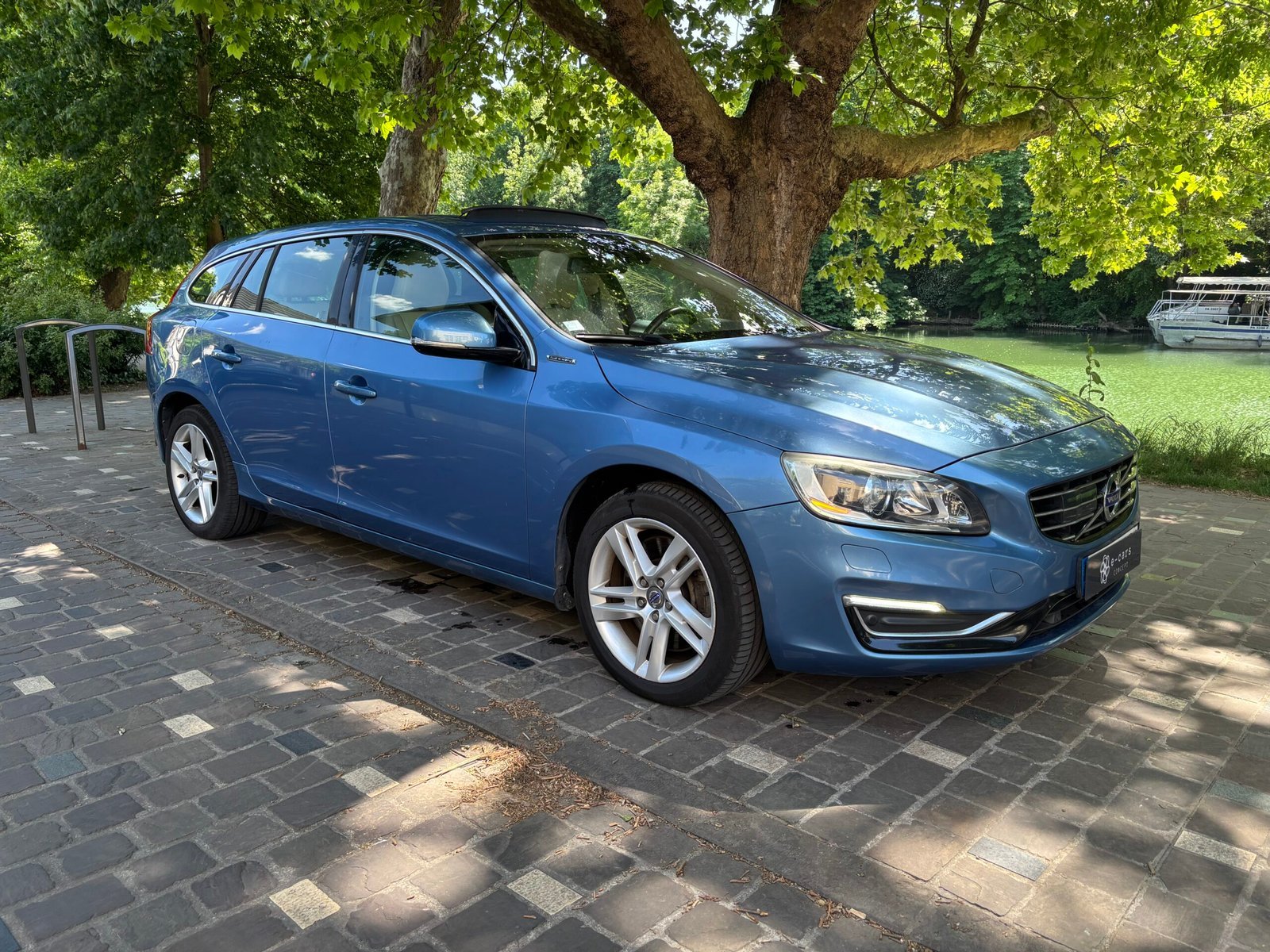 Volvo V60 Plug-in Hybrid D6 215 +70 ch AWD Xénium Geartronic A