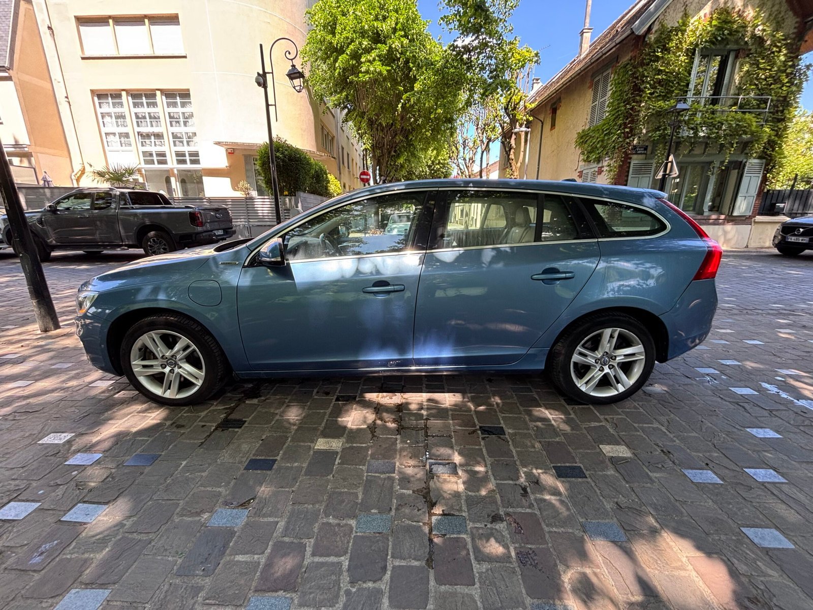 Volvo V60 Plug-in Hybrid D6 215 +70 ch AWD Xénium Geartronic A