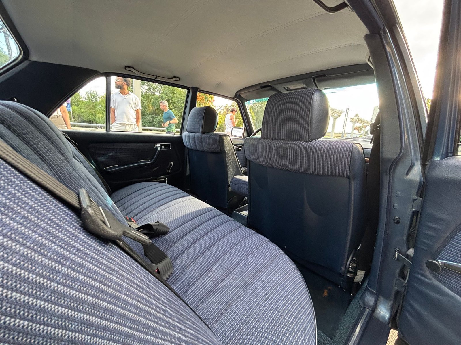 Mercedes-Benz W123 230E