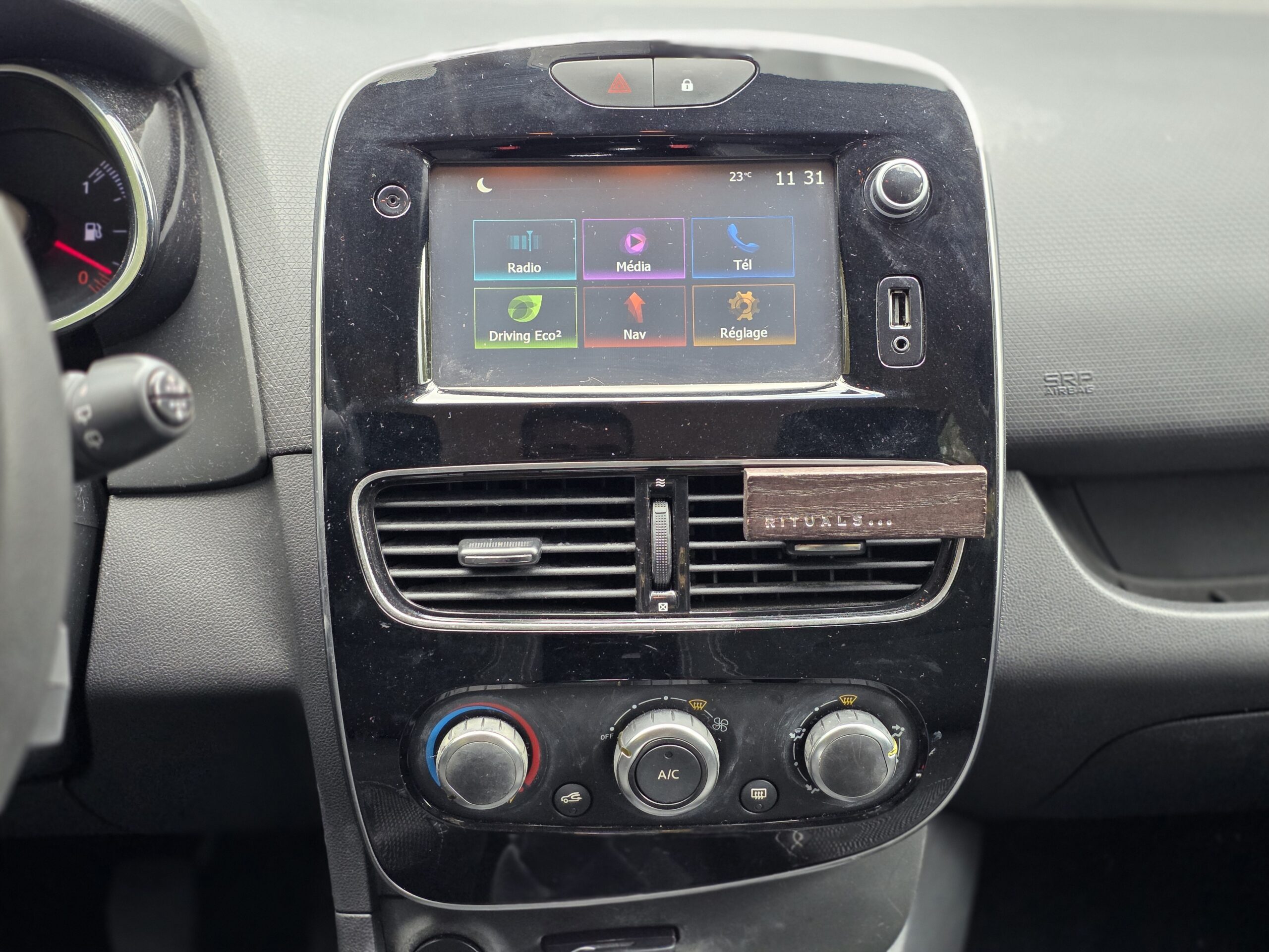 RENAULT CLIO IV Air Media Nav– 1.5 dCi 75ch BVM5