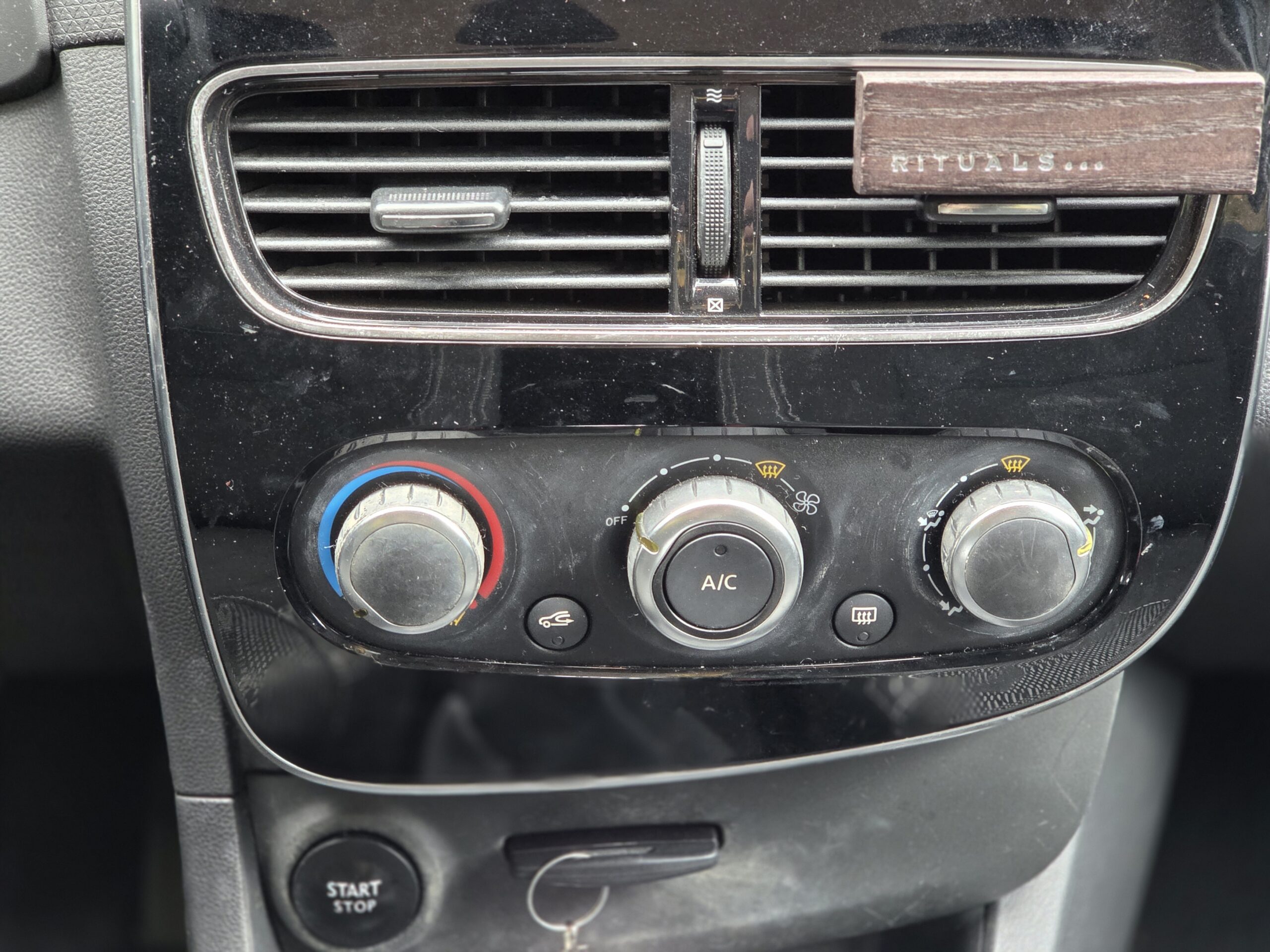 RENAULT CLIO IV Air Media Nav– 1.5 dCi 75ch BVM5