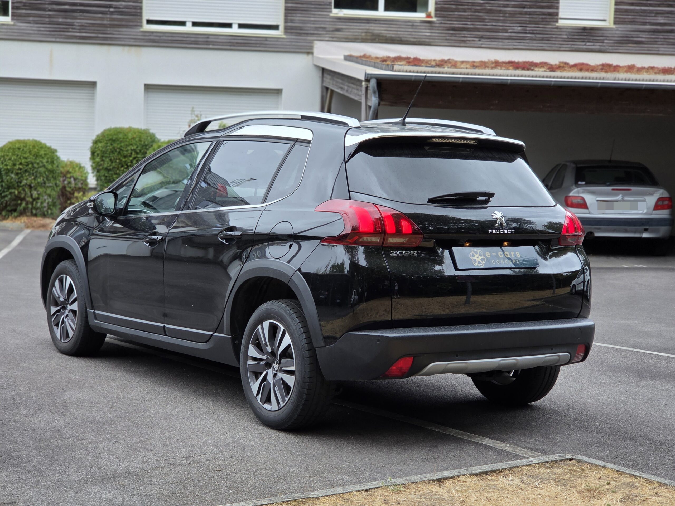 PEUGEOT 2008 – 1.5 BlueHDi 120ch EAT6 Finition ALLURE