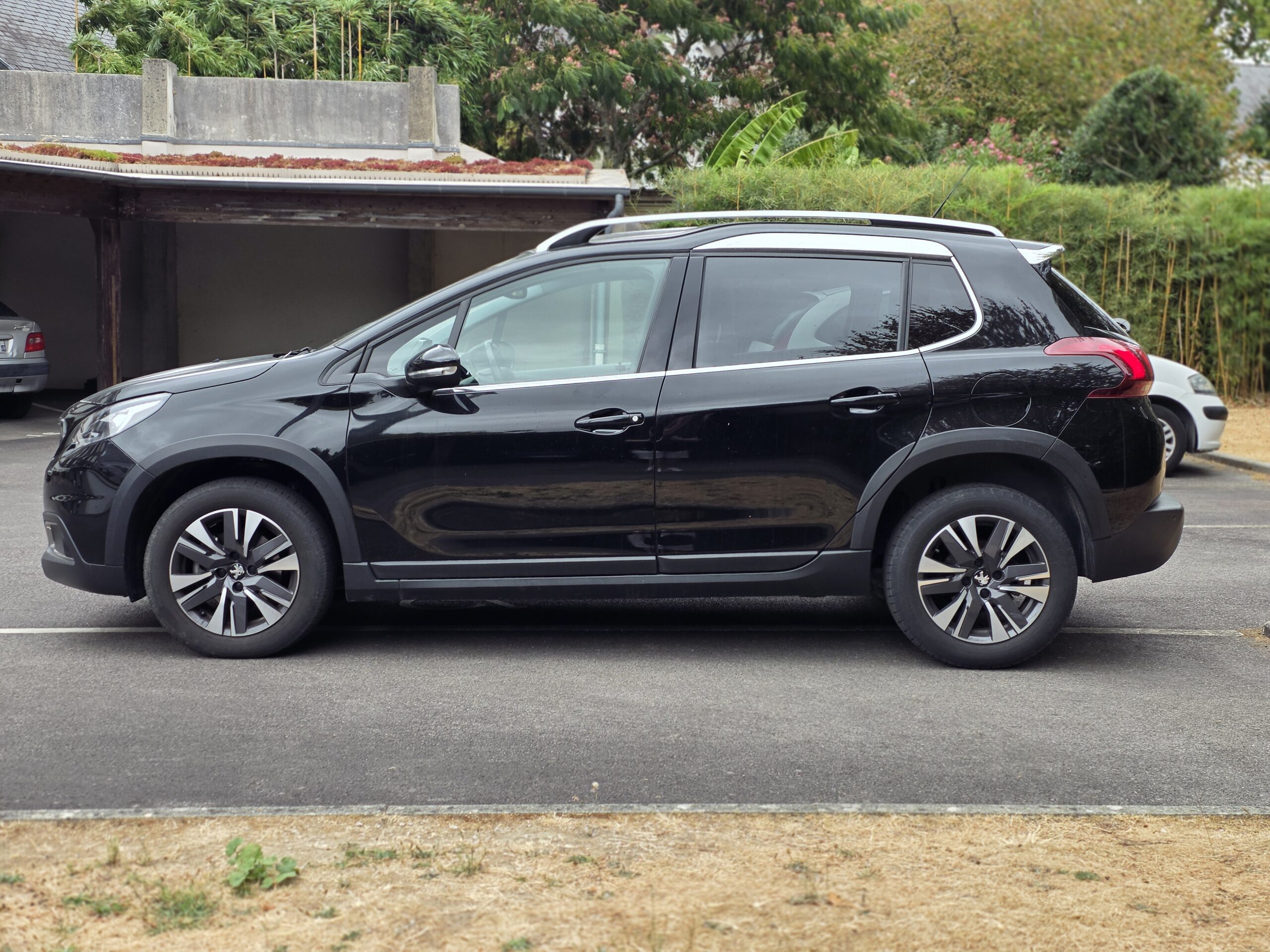 PEUGEOT 2008 – 1.5 BlueHDi 120ch EAT6 Finition ALLURE