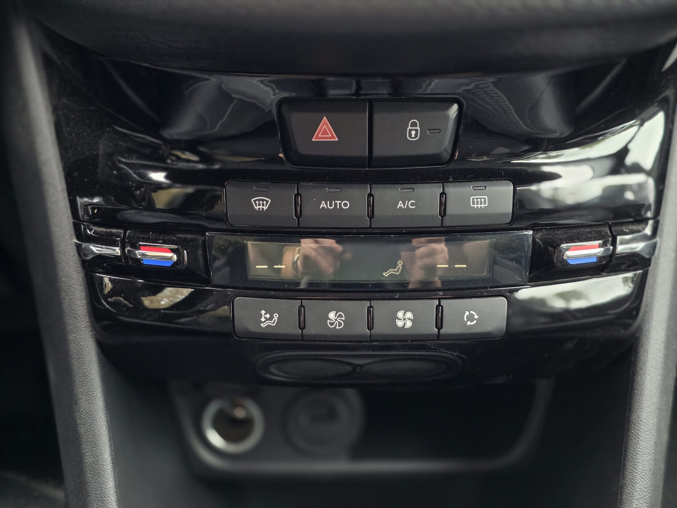 PEUGEOT 2008 – 1.5 BlueHDi 120ch EAT6 Finition ALLURE
