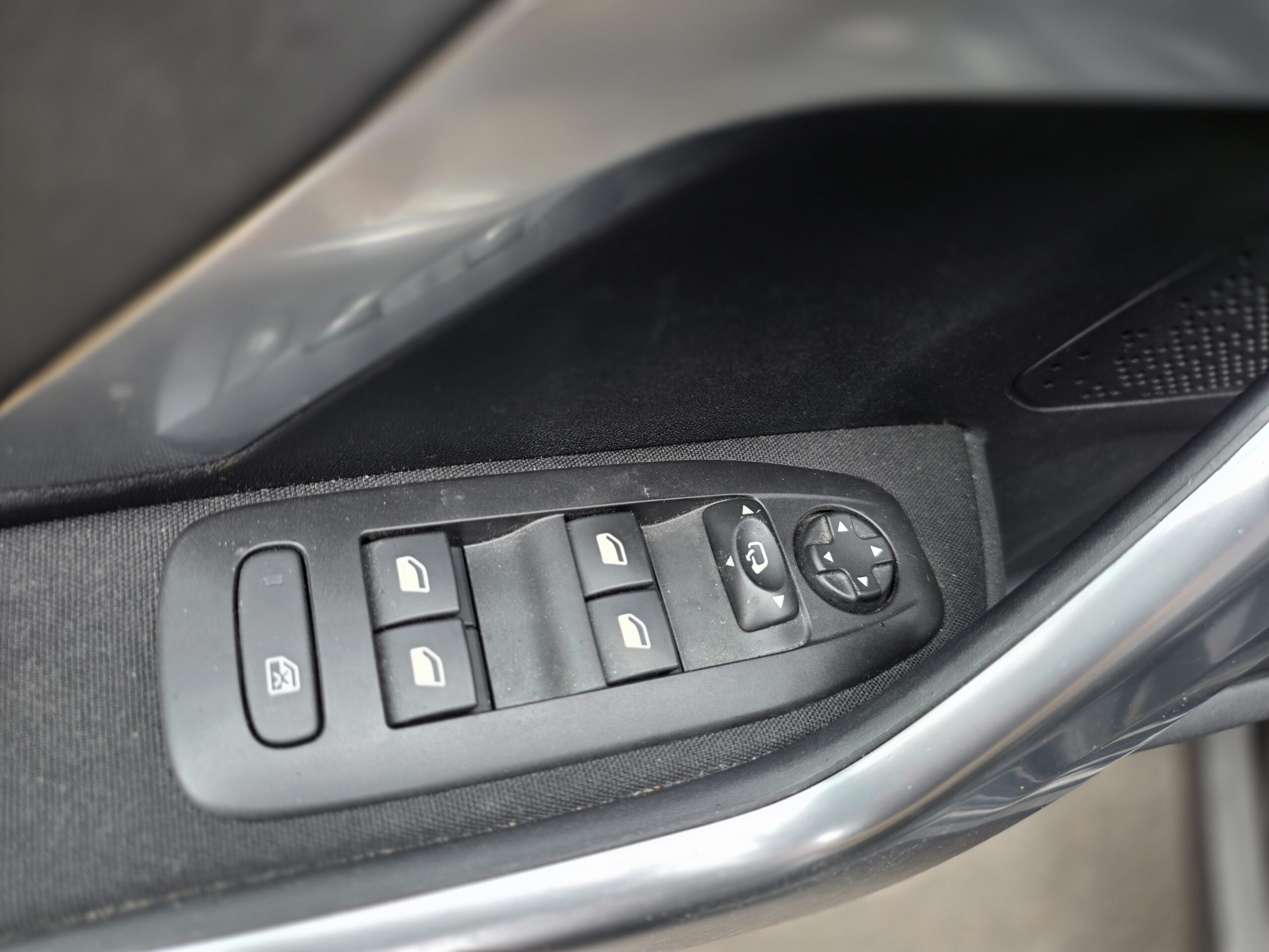 PEUGEOT 2008 – 1.5 BlueHDi 120ch EAT6 Finition ALLURE