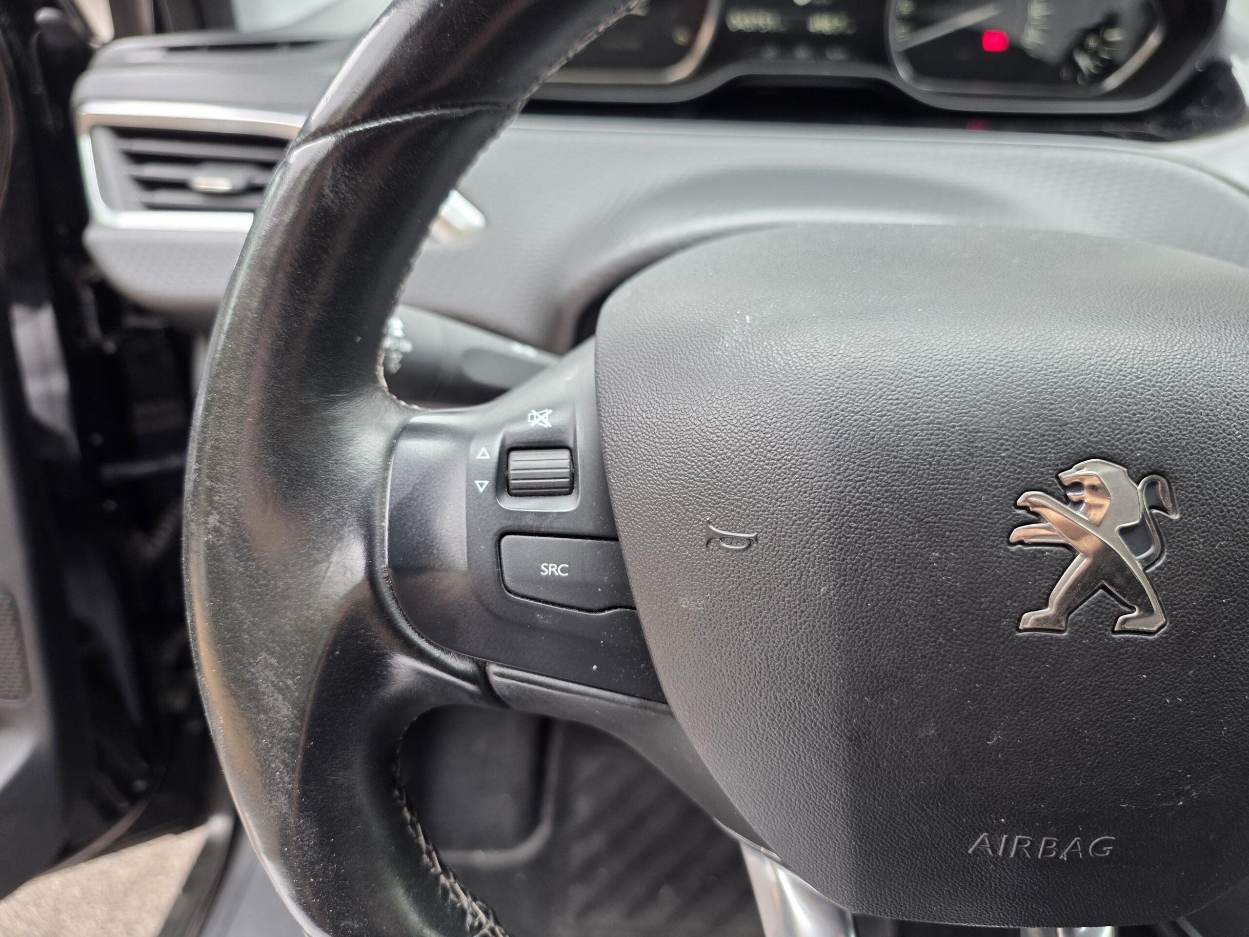 PEUGEOT 2008 – 1.5 BlueHDi 120ch EAT6 Finition ALLURE