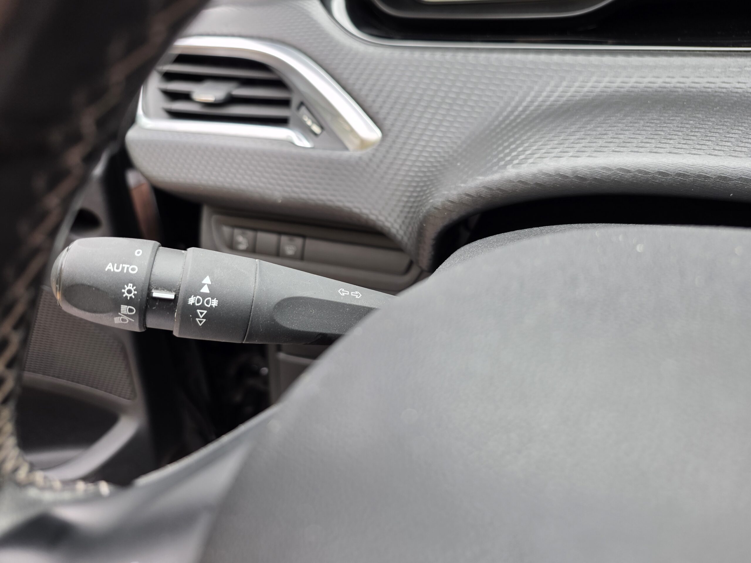 PEUGEOT 2008 – 1.5 BlueHDi 120ch EAT6 Finition ALLURE