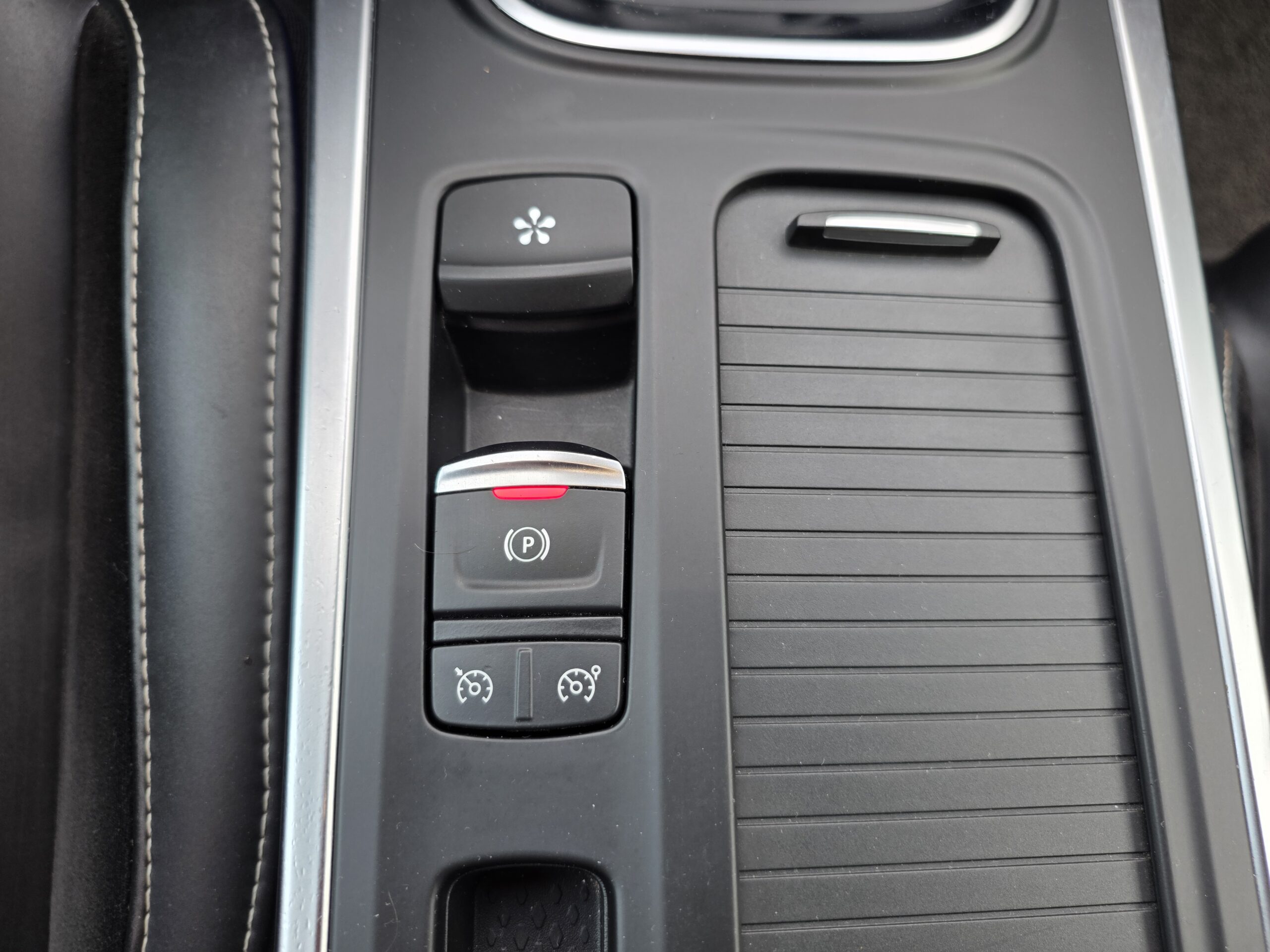 RENAULT MÉGANE IV INTENS – 1.5 BluedCi 110ch Automatique
