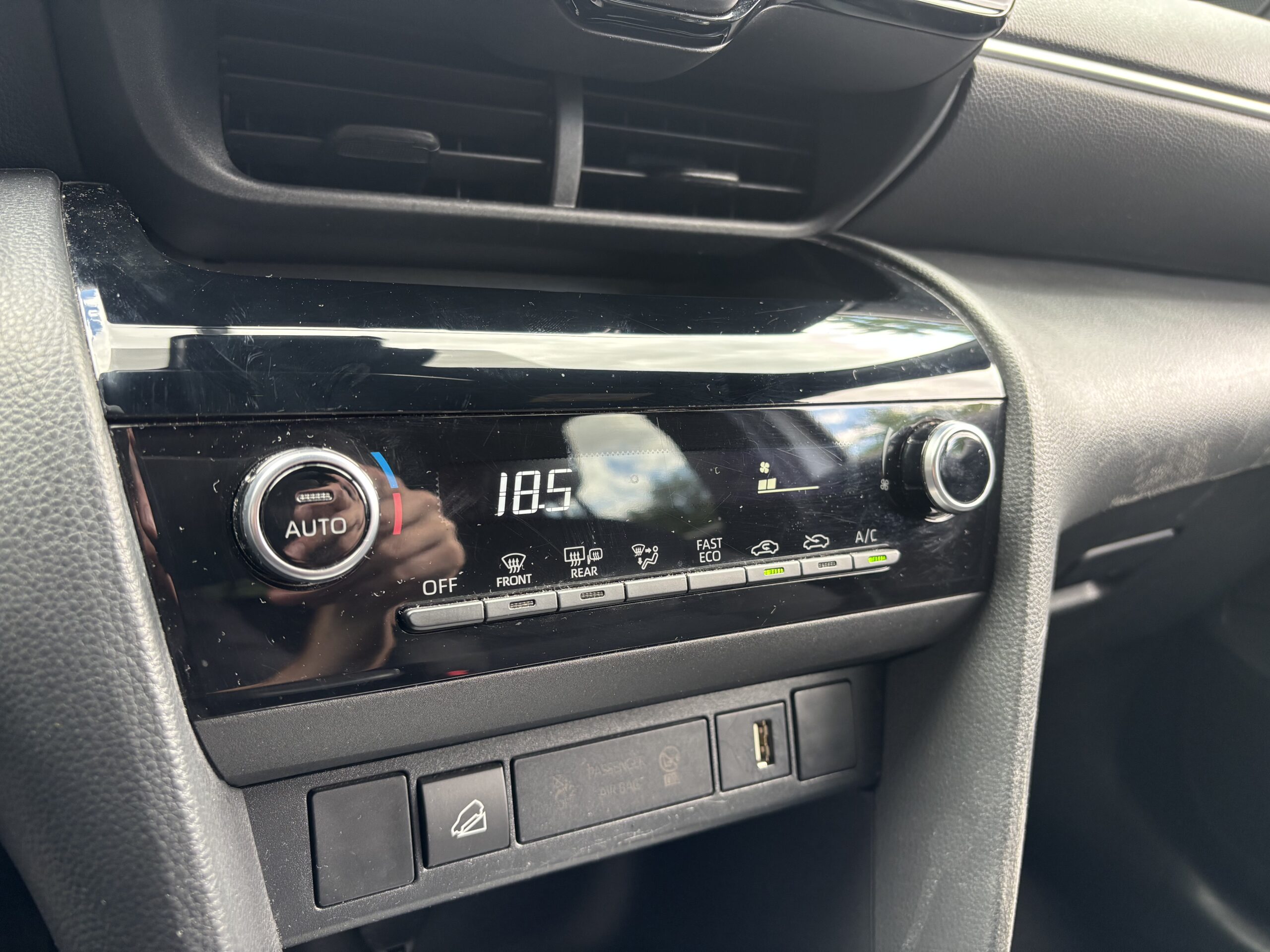 TOYOTA Yaris Cross 1.5 116 Hybrid 4WD DESIGN